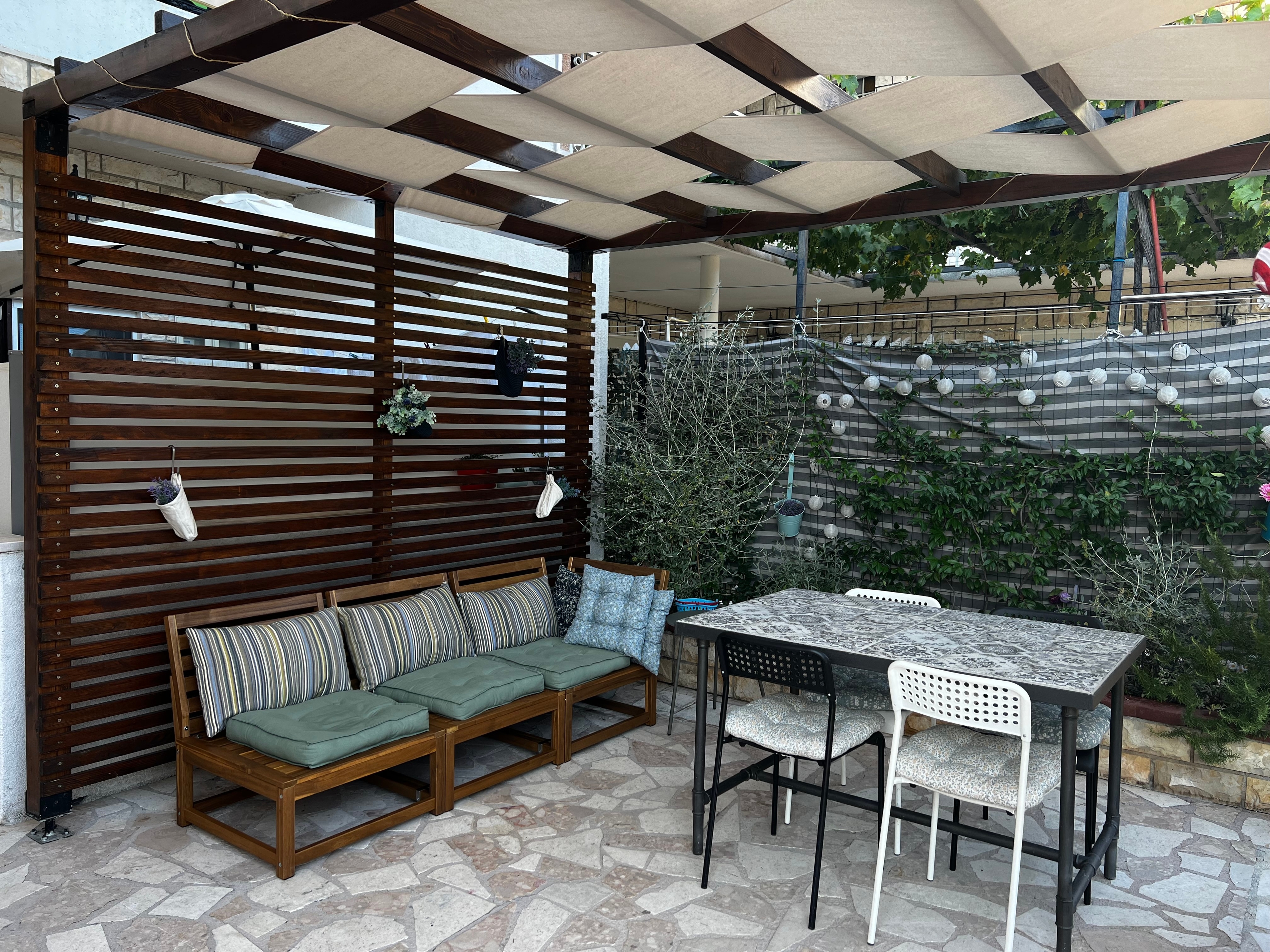 Two bedroom apartment with terrace Rogoznica  A-a