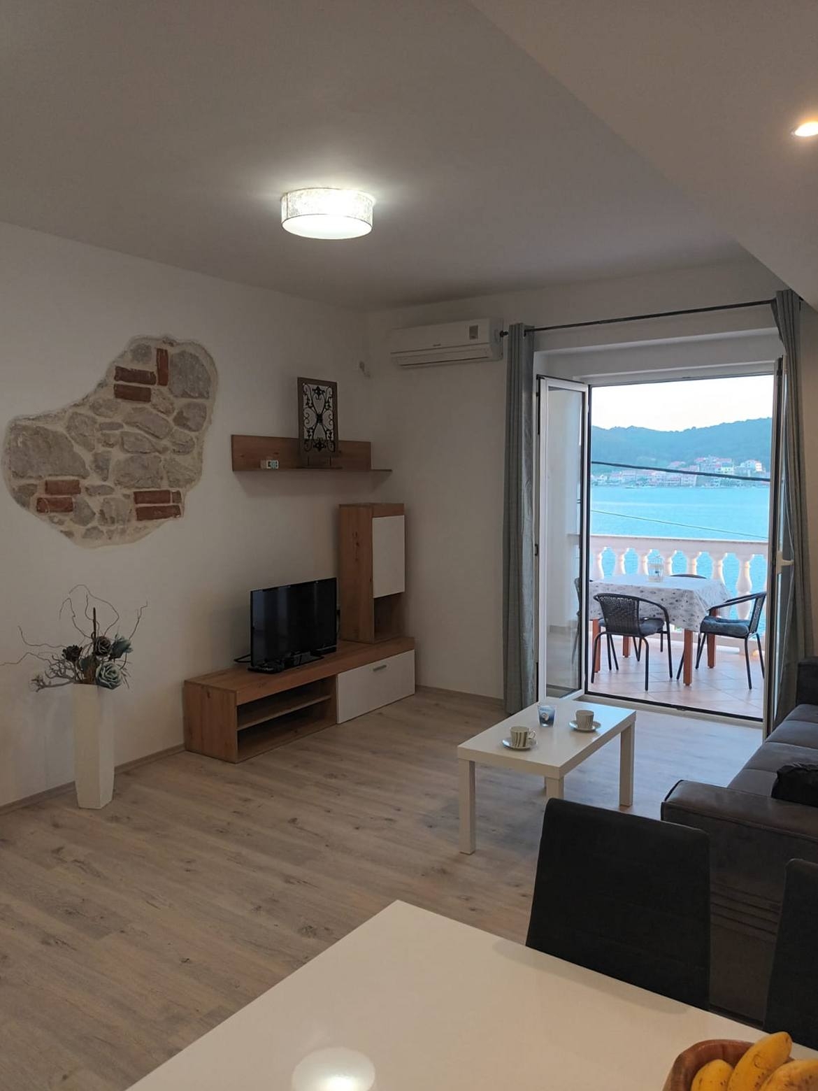One bedroom apartment near beach Supetarska Draga - Gornja, Rab (A-2016-a)