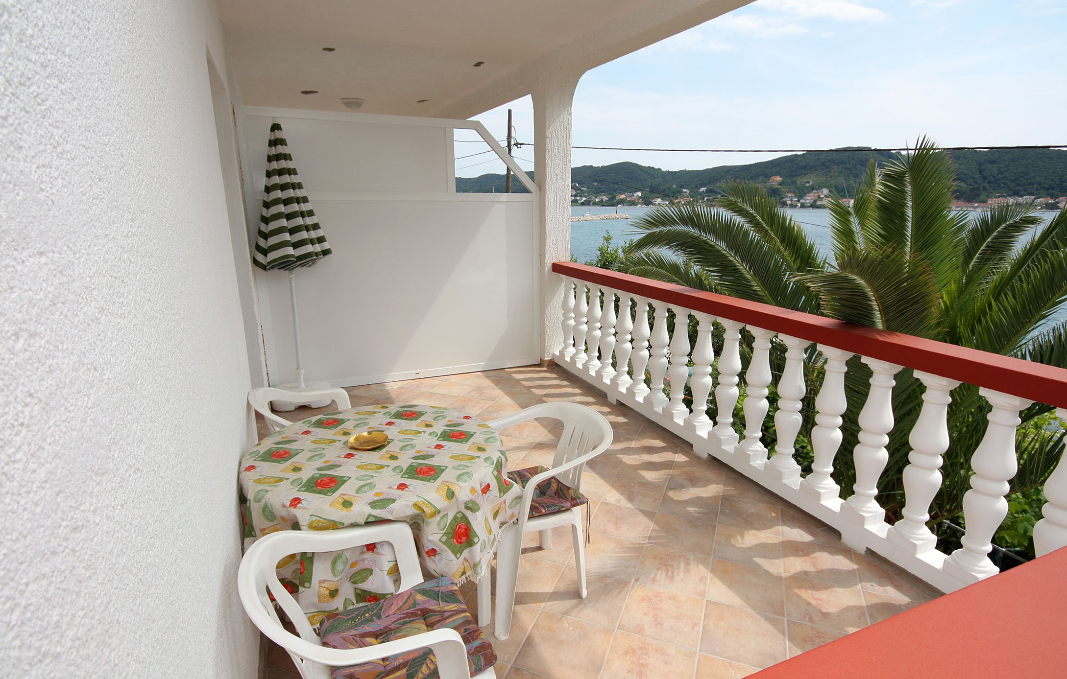One bedroom apartment near beach Supetarska Draga - Gornja, Rab  A-c