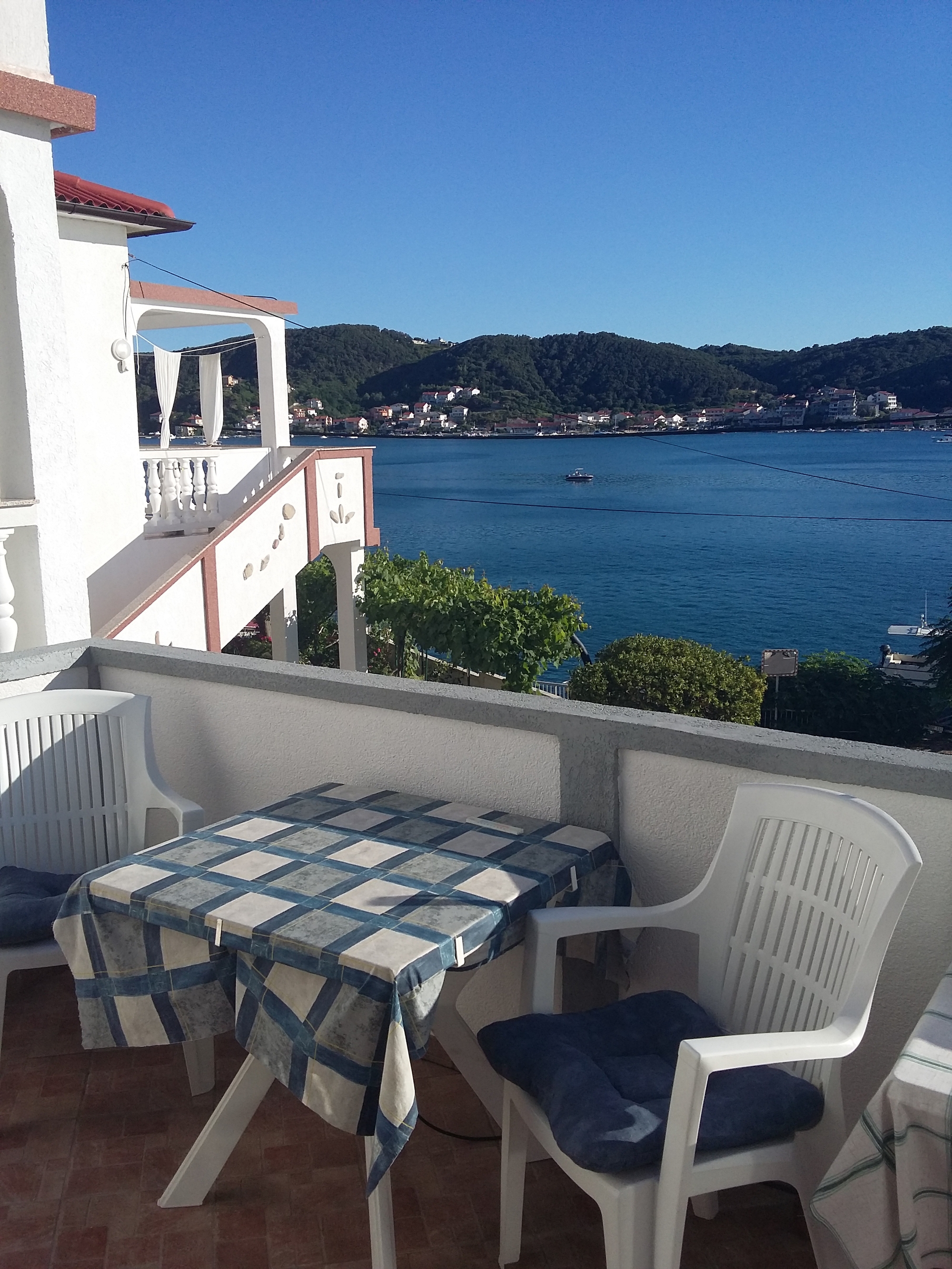 One bedroom apartment near beach Supetarska Draga - Gornja, Rab  A-e