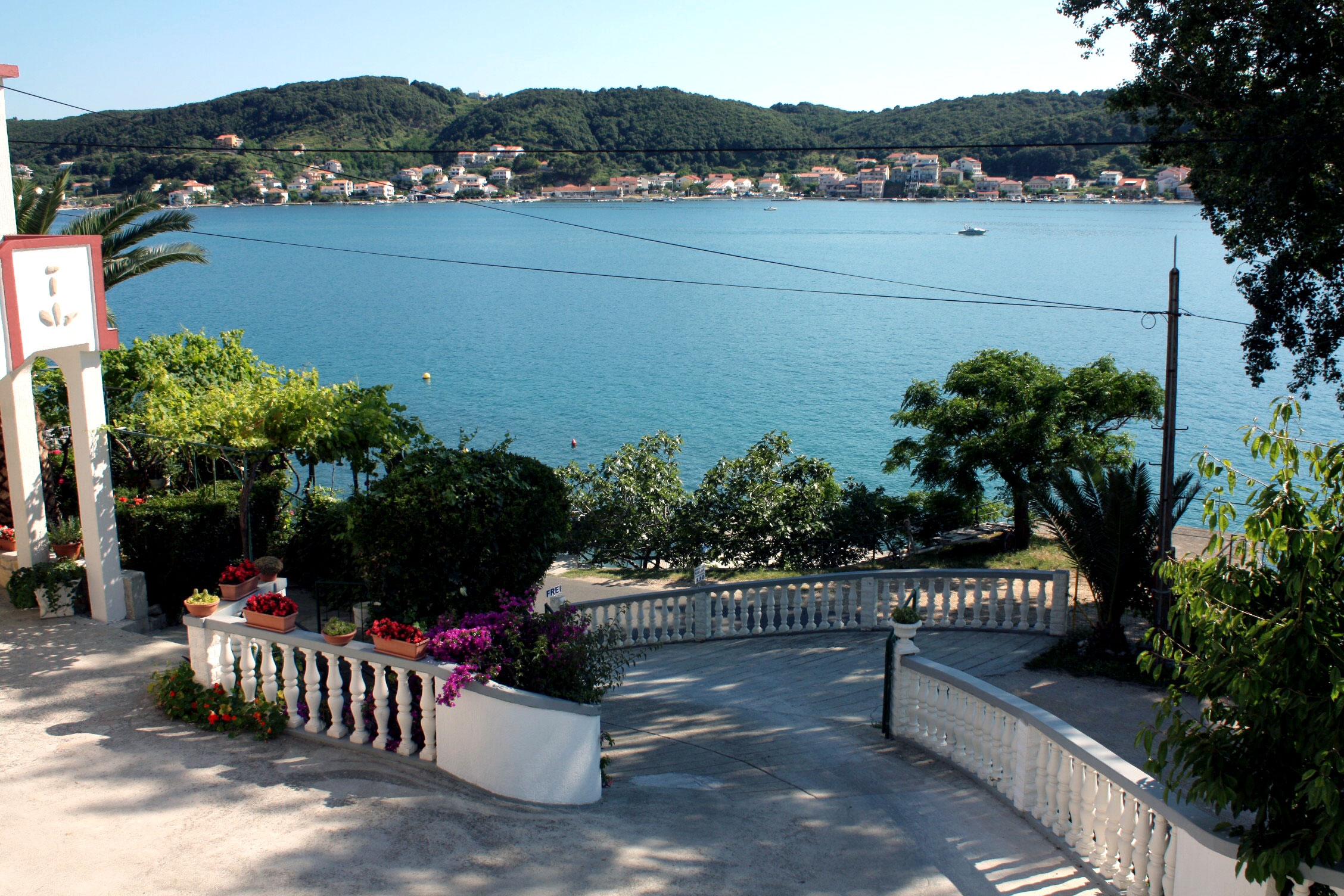 One bedroom apartment near beach Supetarska Draga - Gornja, Rab  A-e