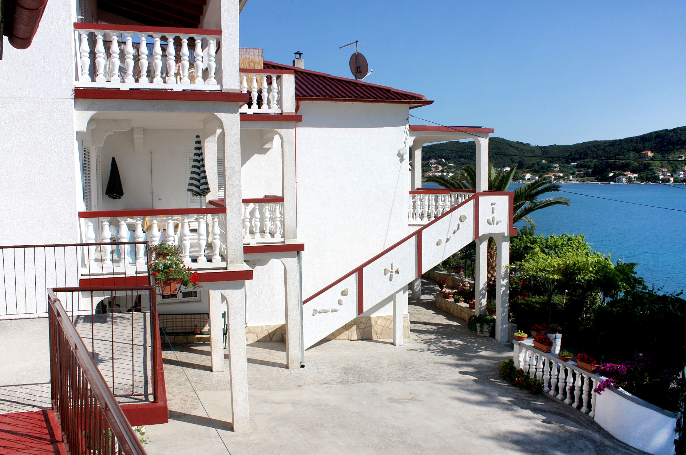 One bedroom apartment near beach Supetarska Draga - Gornja, Rab  A-e