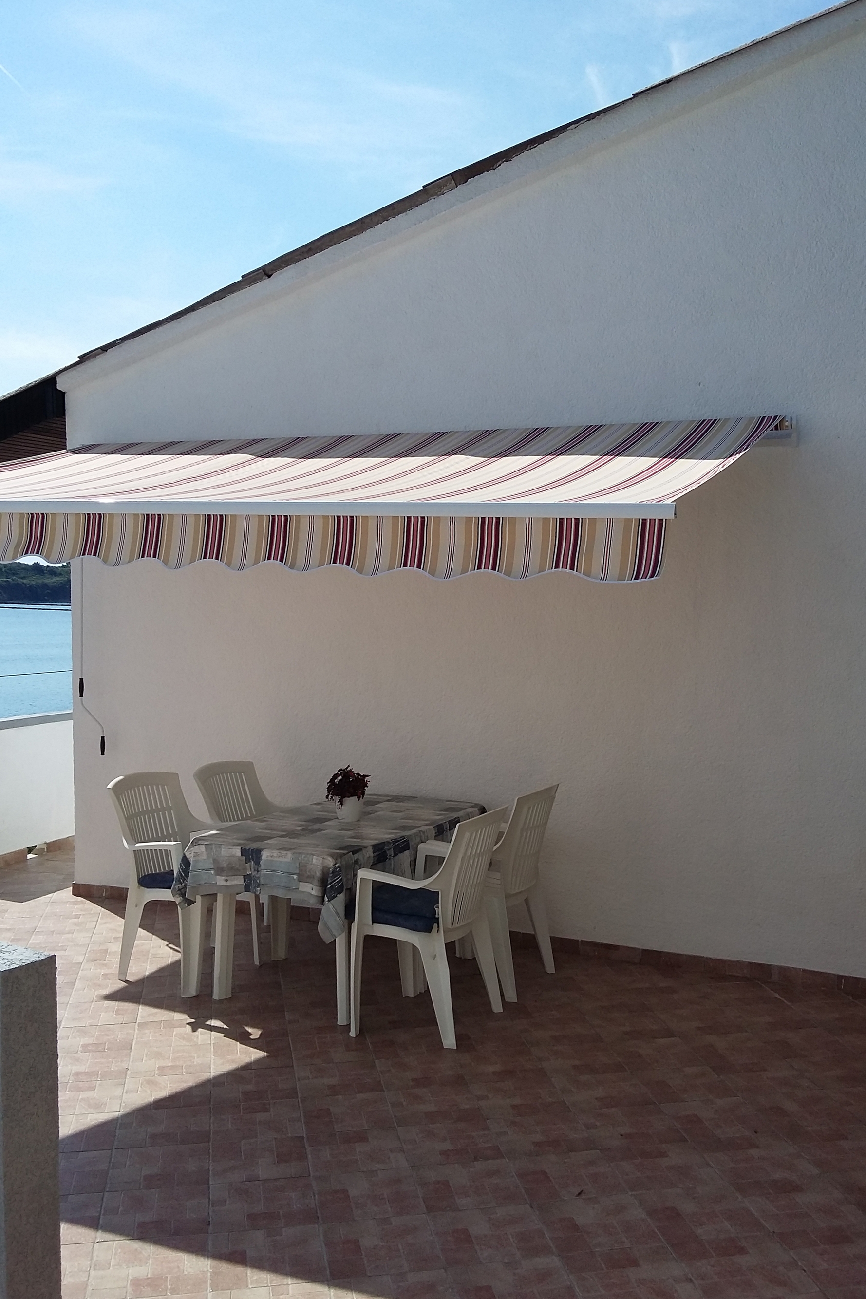 One bedroom apartment near beach Supetarska Draga - Gornja, Rab  A-e