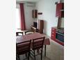 Supetarska Draga - Gornja, Comedor in the apartment, (pet friendly) y WiFi.