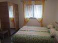 Spavaća soba Supetarska Draga - Gornja, Spavaća soba u smještaju tipa apartment, dostupna klima, kućni ljubimci dozvoljeni i WiFi.
