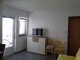 Obývací pokoj Supetarska Draga - Gornja, Obývací pokoj v ubytování typu apartment, domácí mazlíčci povoleni a WiFi.