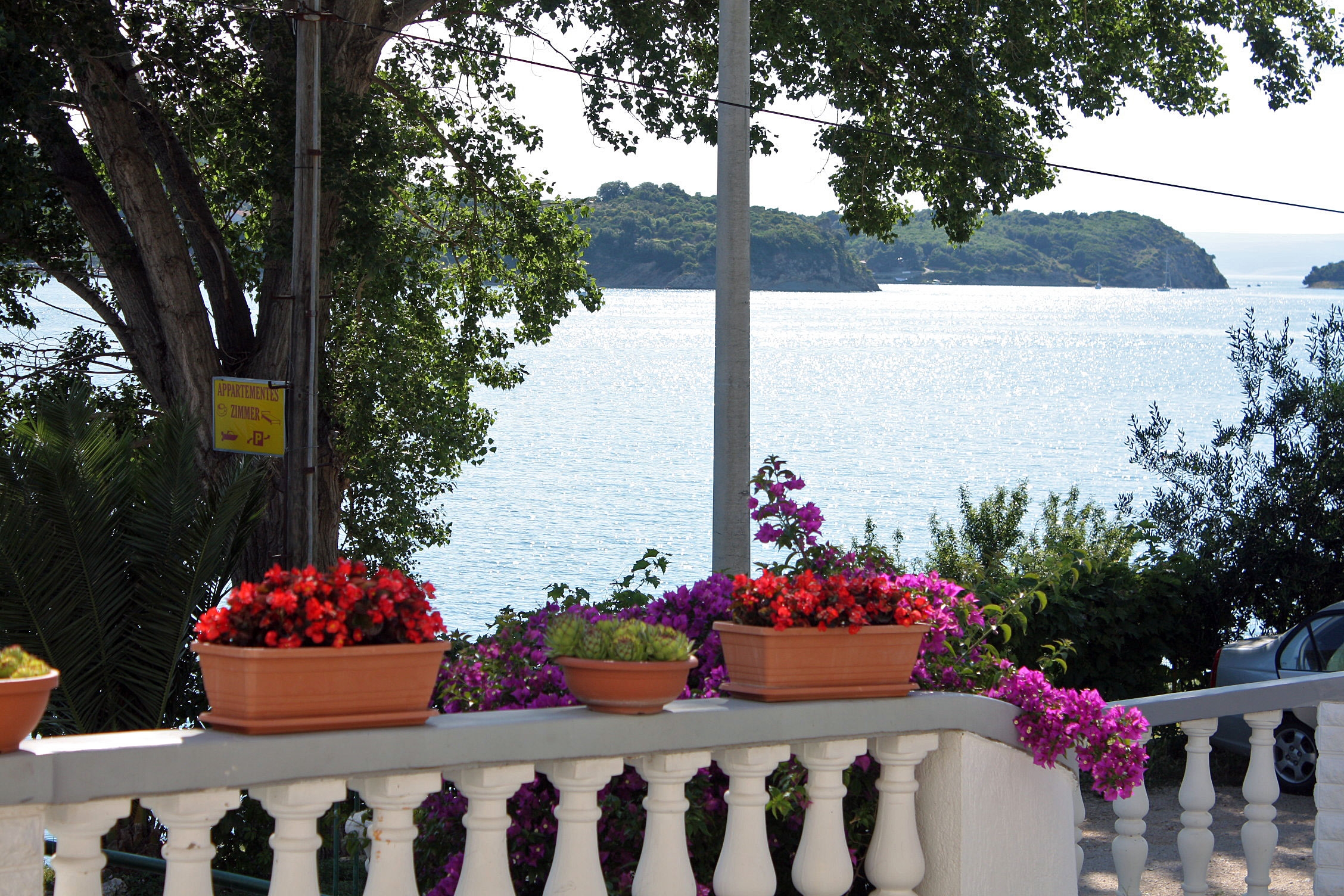 One bedroom apartment near beach Supetarska Draga - Gornja, Rab (A-2016-c)