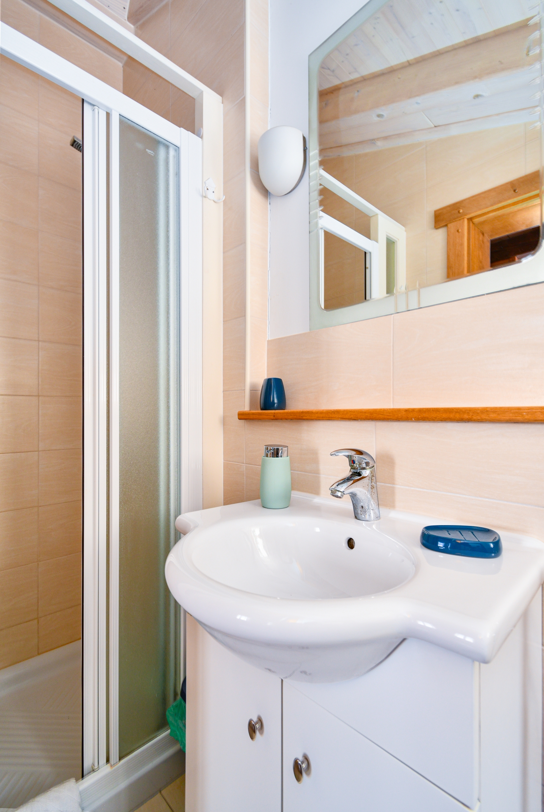 Two bedroom apartment with terrace Barbat, Rab  A-a