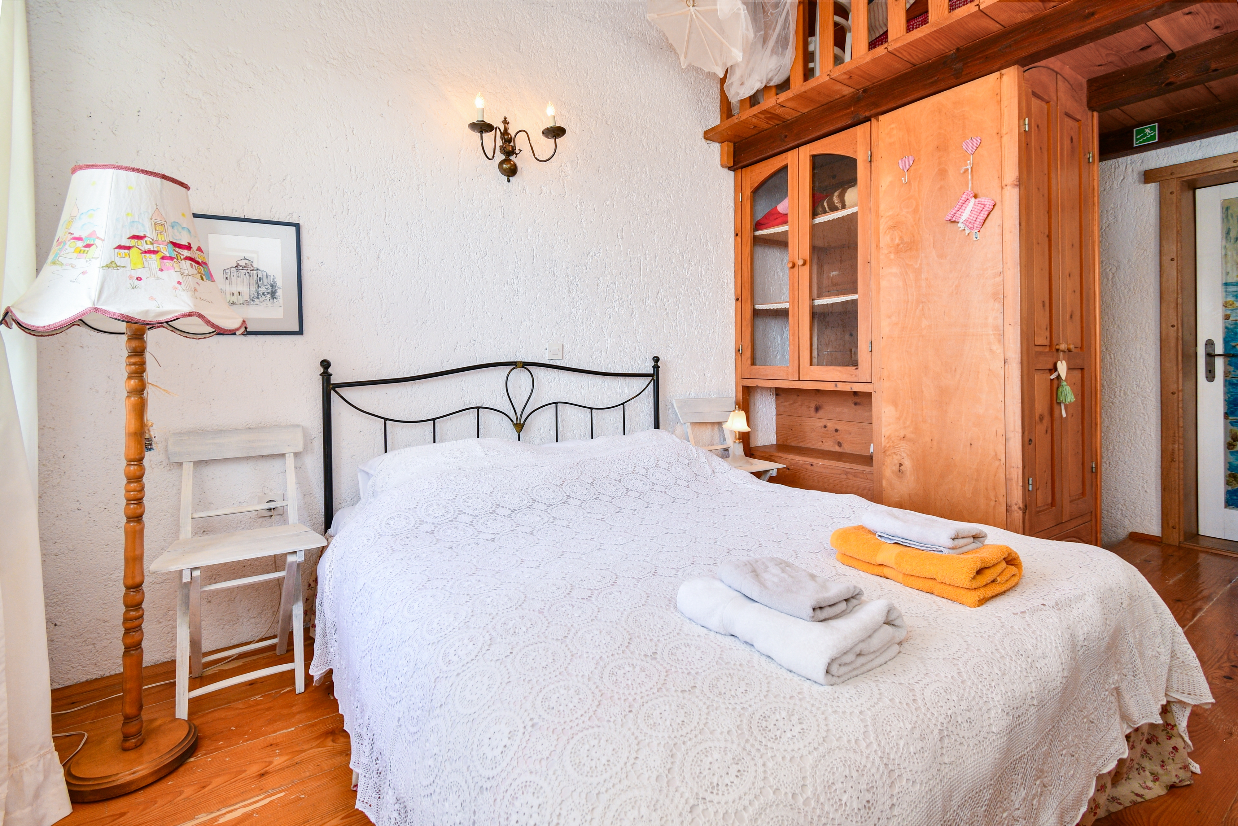 Two bedroom apartment with terrace Barbat, Rab  A-a