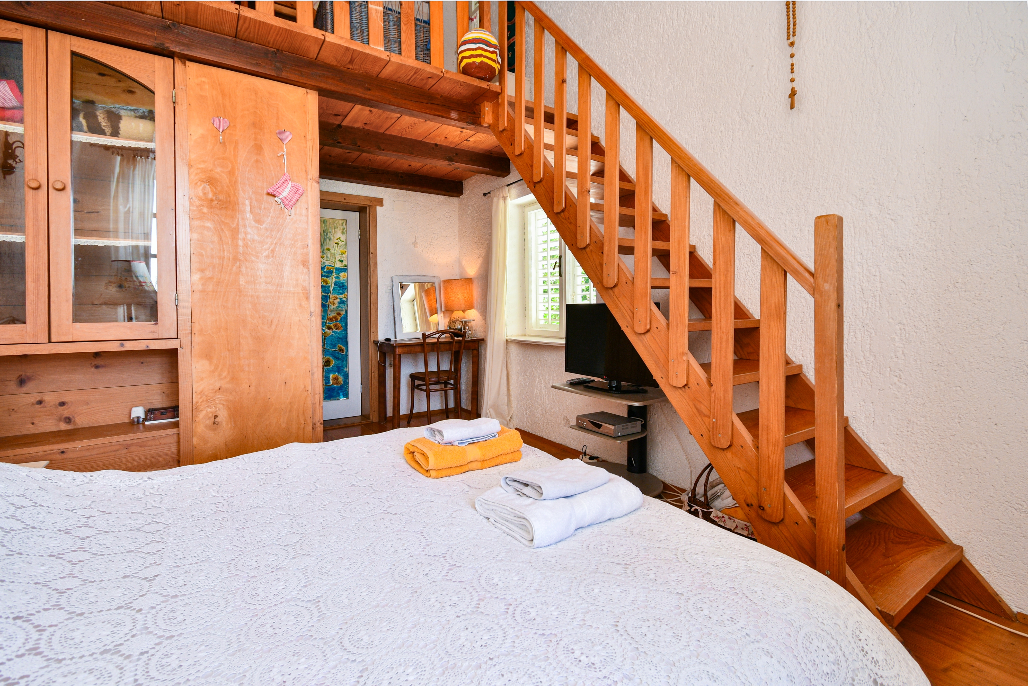 Two bedroom apartment with terrace Barbat, Rab  A-a