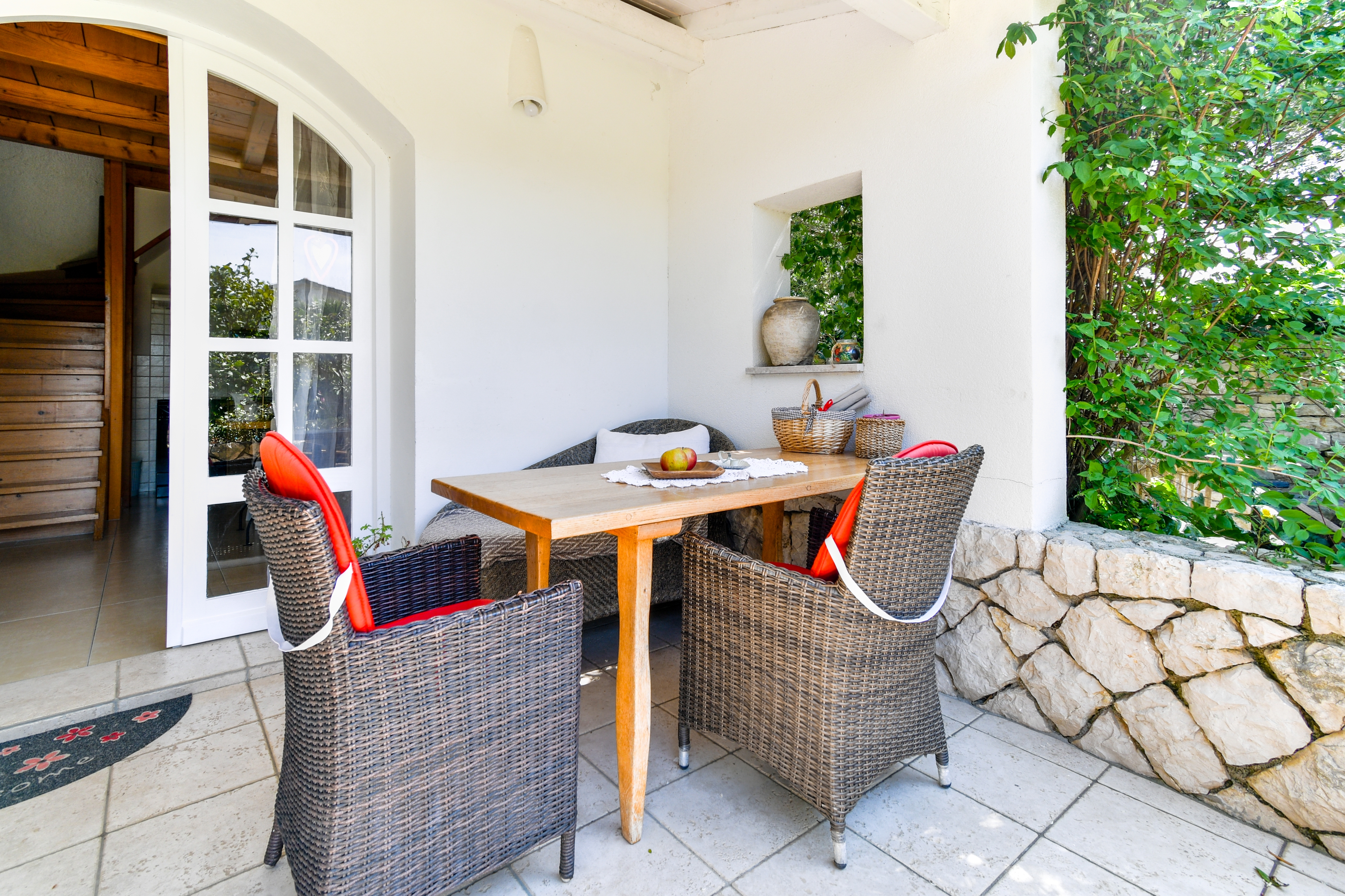 Two bedroom apartment with terrace Barbat, Rab  A-a