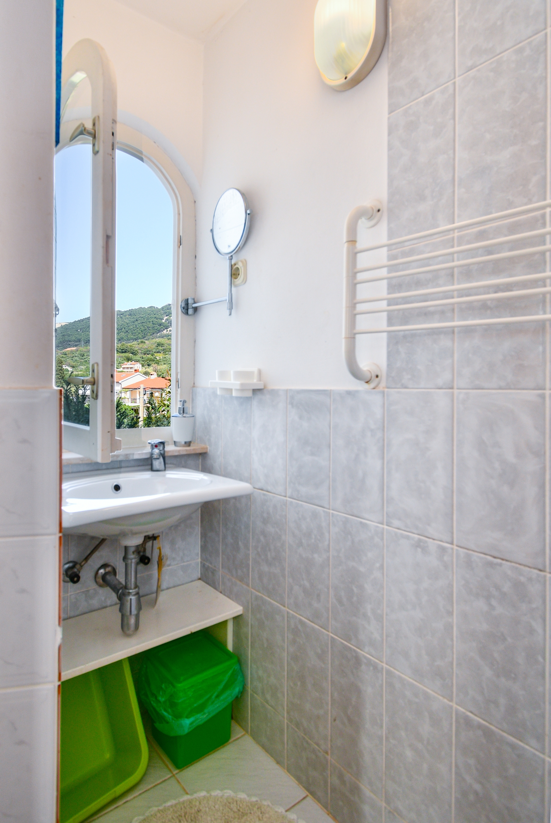 Two bedroom apartment with terrace Barbat, Rab  A-b