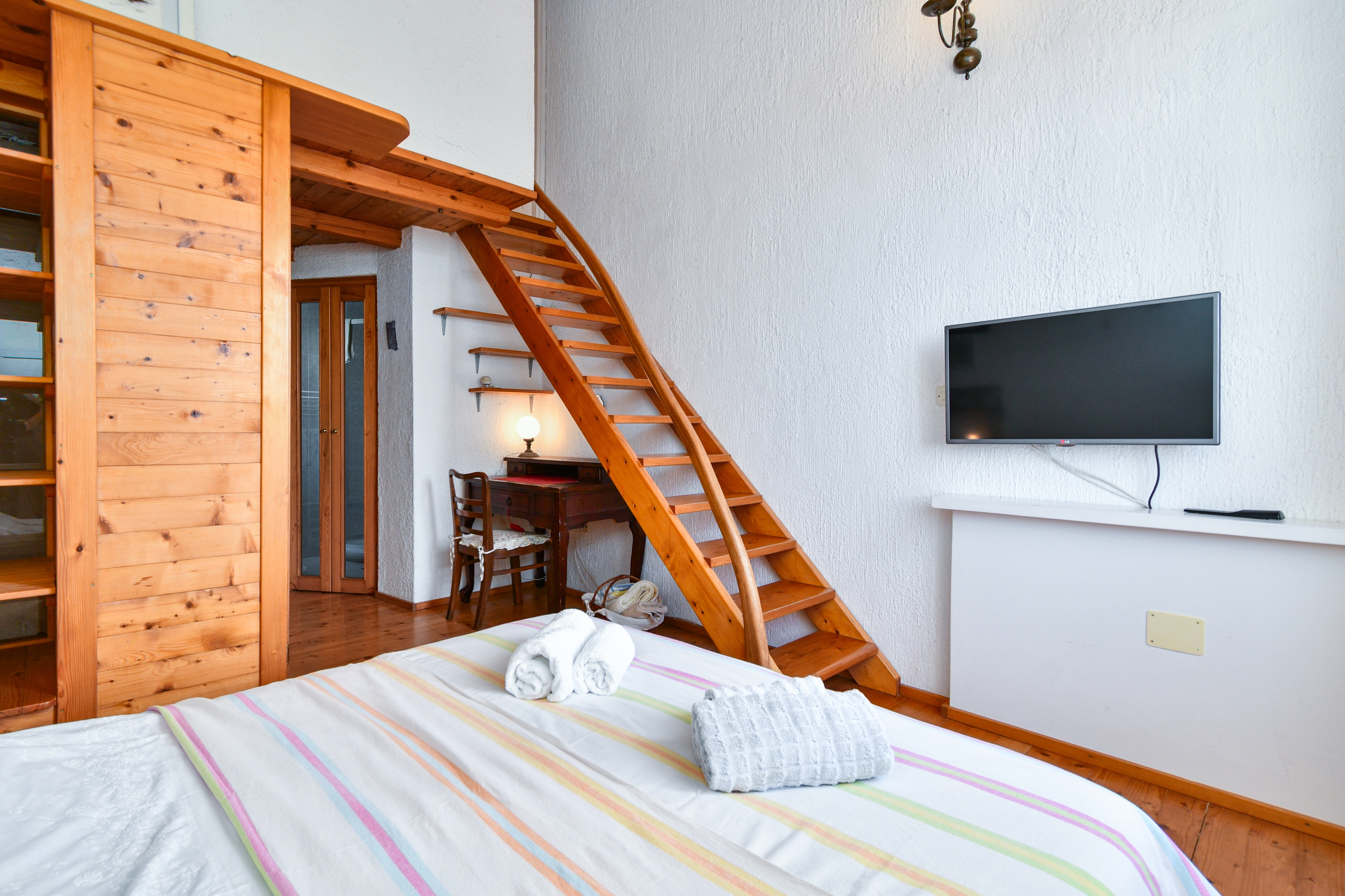 Two bedroom apartment with terrace Barbat, Rab  A-b