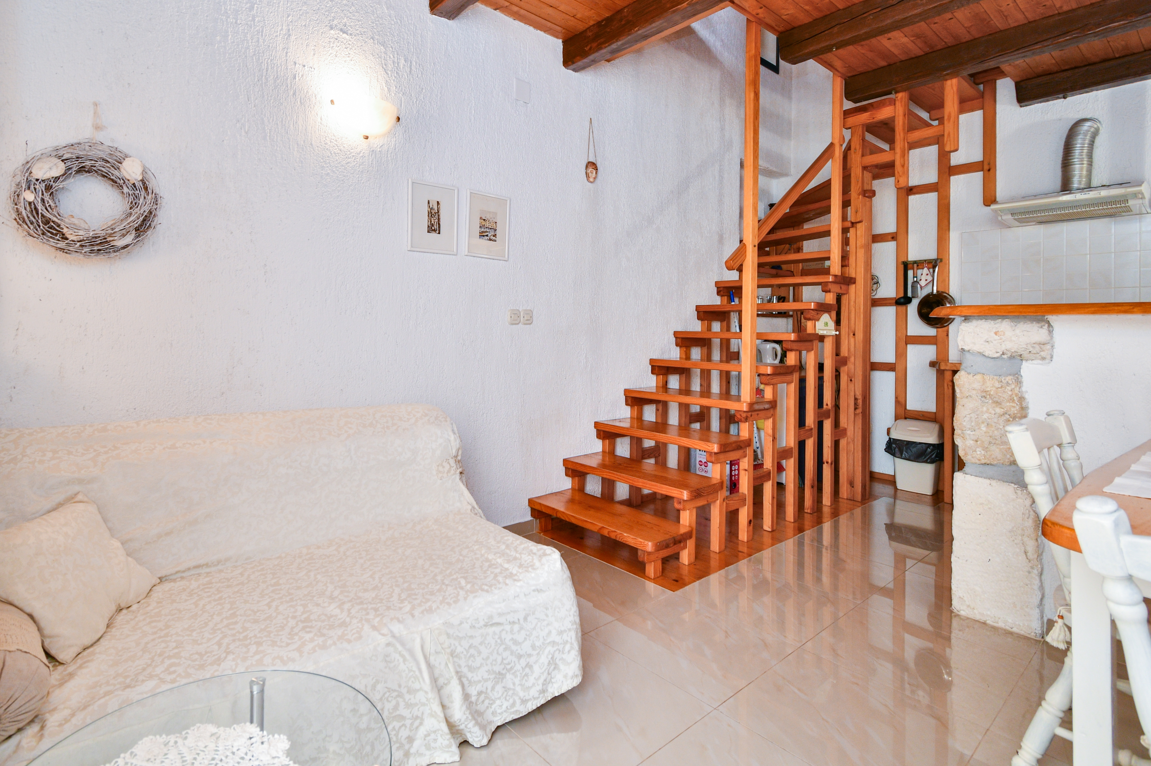 Two bedroom apartment with terrace Barbat, Rab  A-b