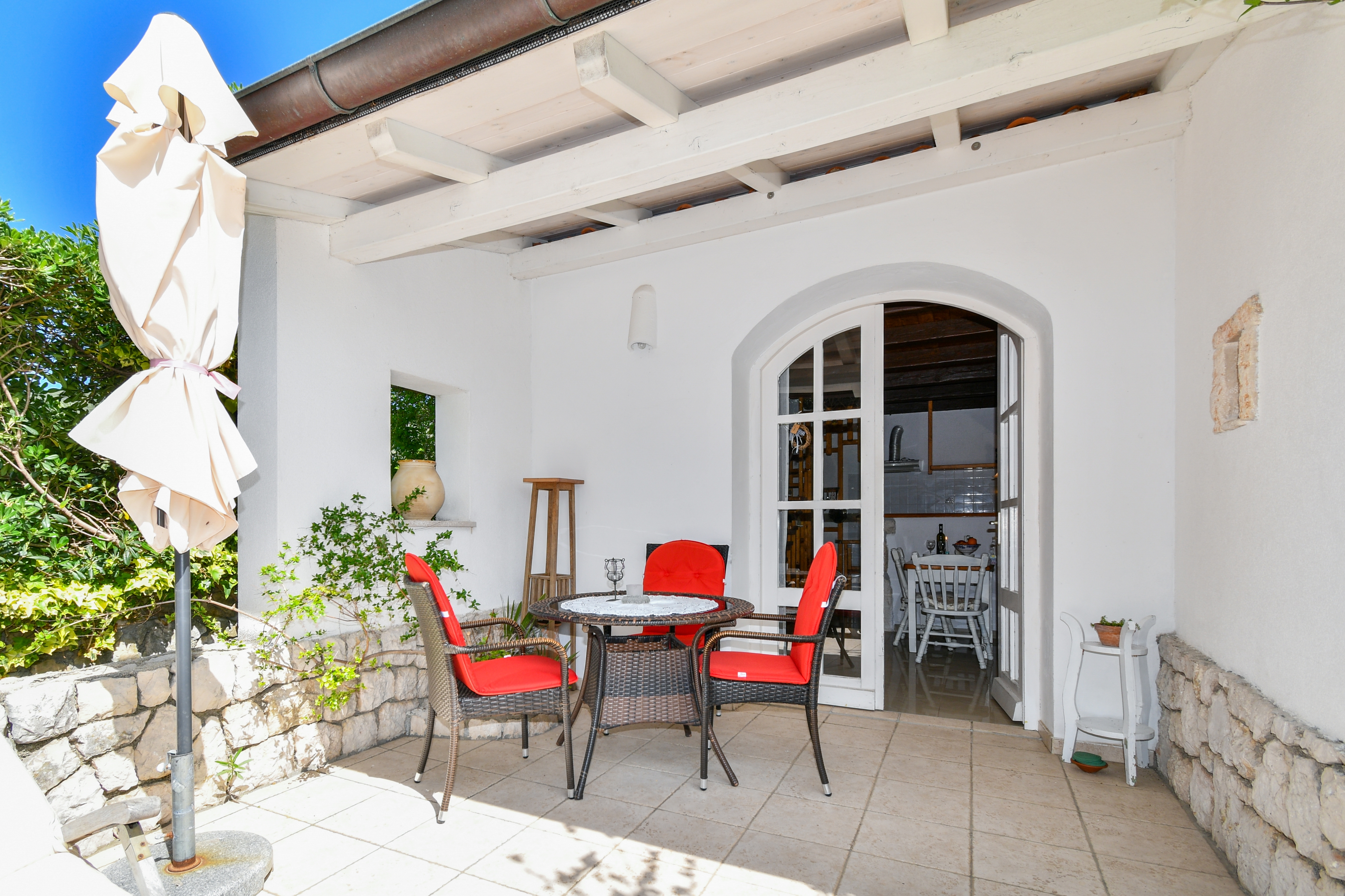 Two bedroom apartment with terrace Barbat, Rab (A-20170-b)