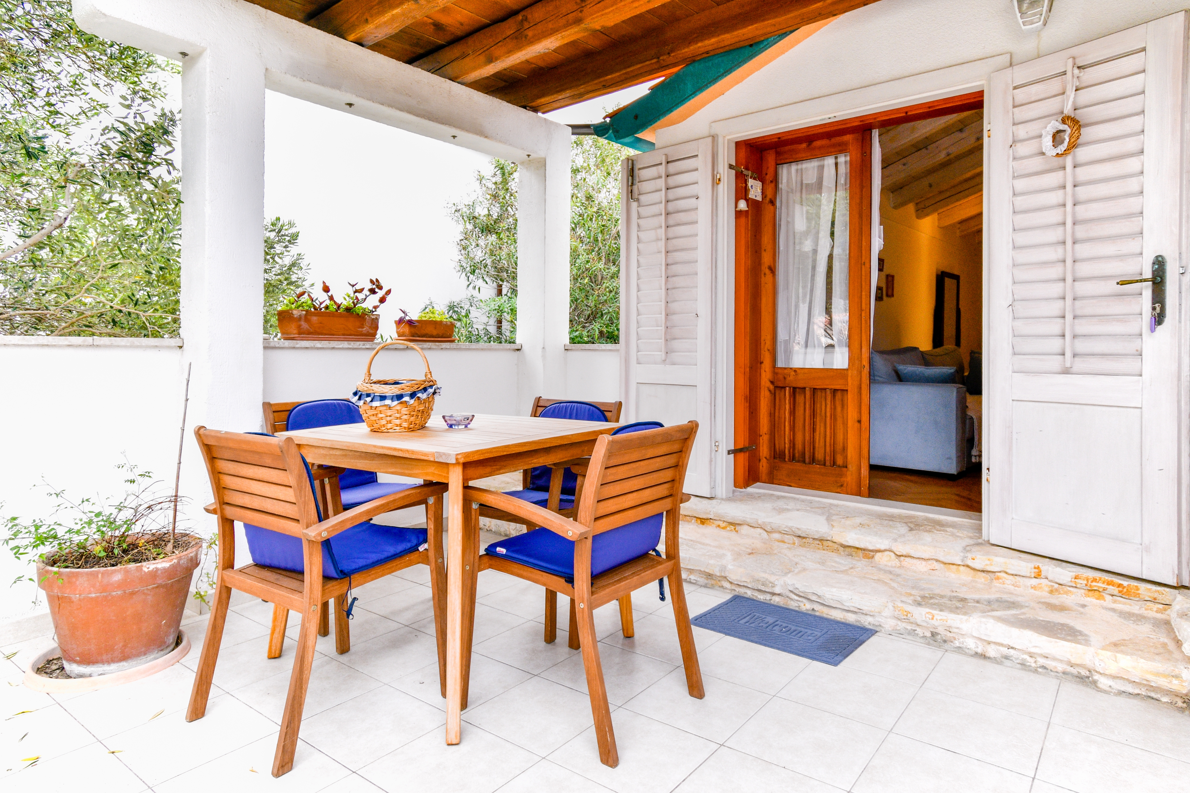 Two bedroom apartment with terrace Barbat, Rab (A-20170-c) Two bedroom apartment with terrace Barbat, Rab (A-20170-c)