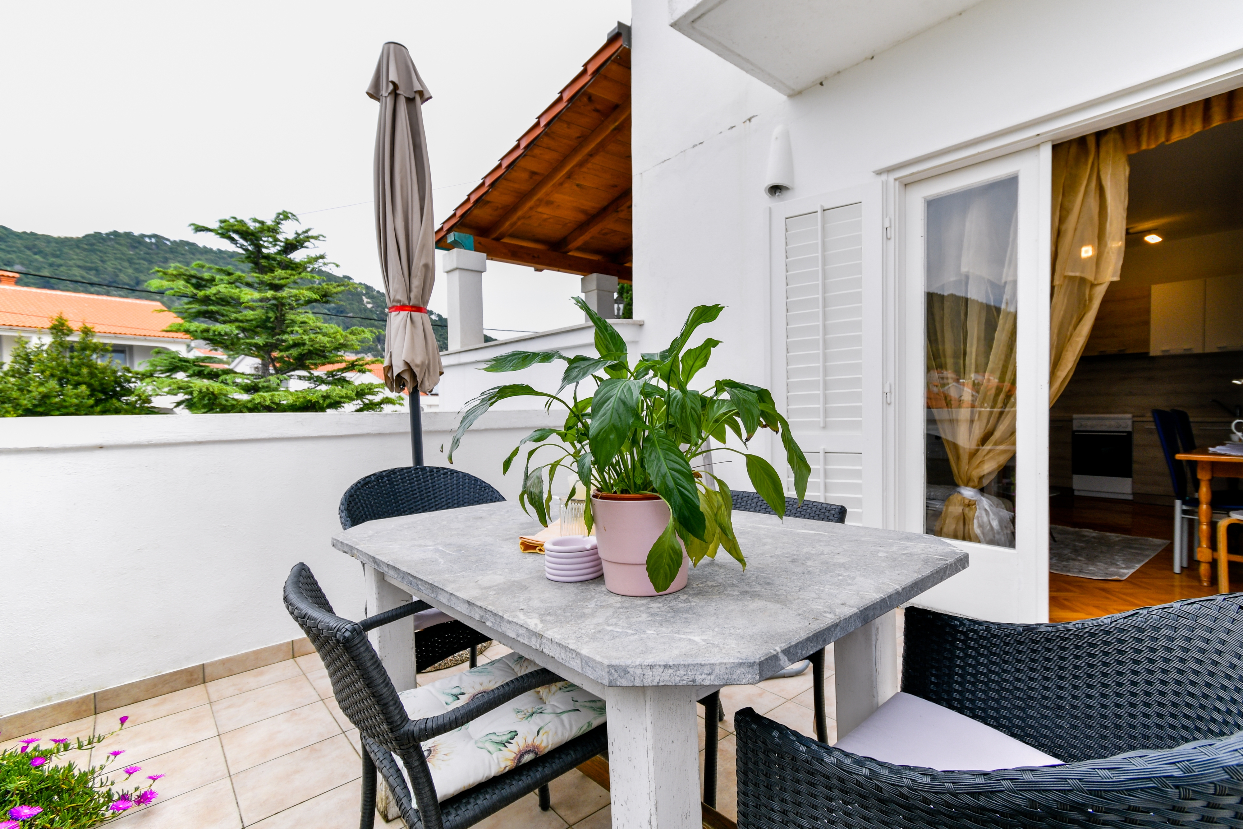 Two bedroom apartment with terrace Barbat, Rab  A-e
