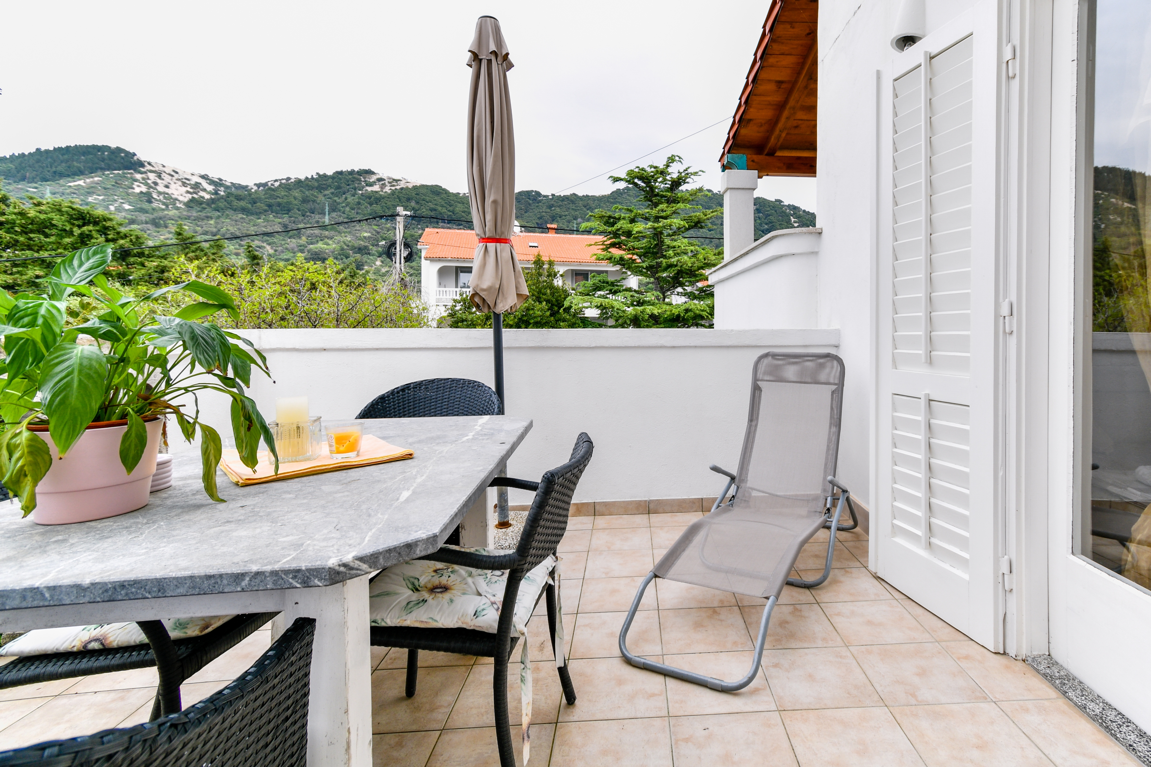 Two bedroom apartment with terrace Barbat, Rab  A-e