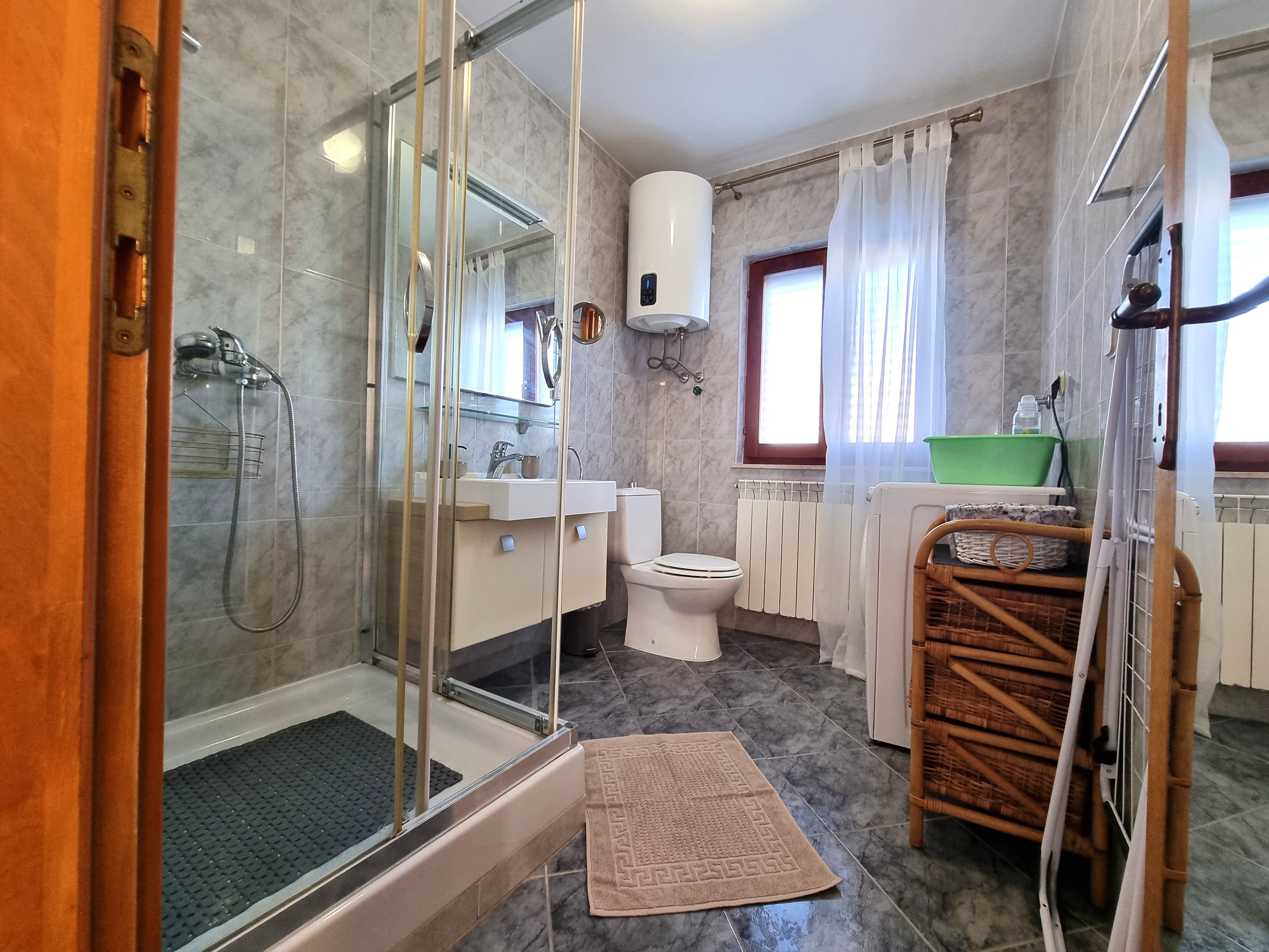 Three bedroom apartment with terrace Sabunike, Zadar  A-b