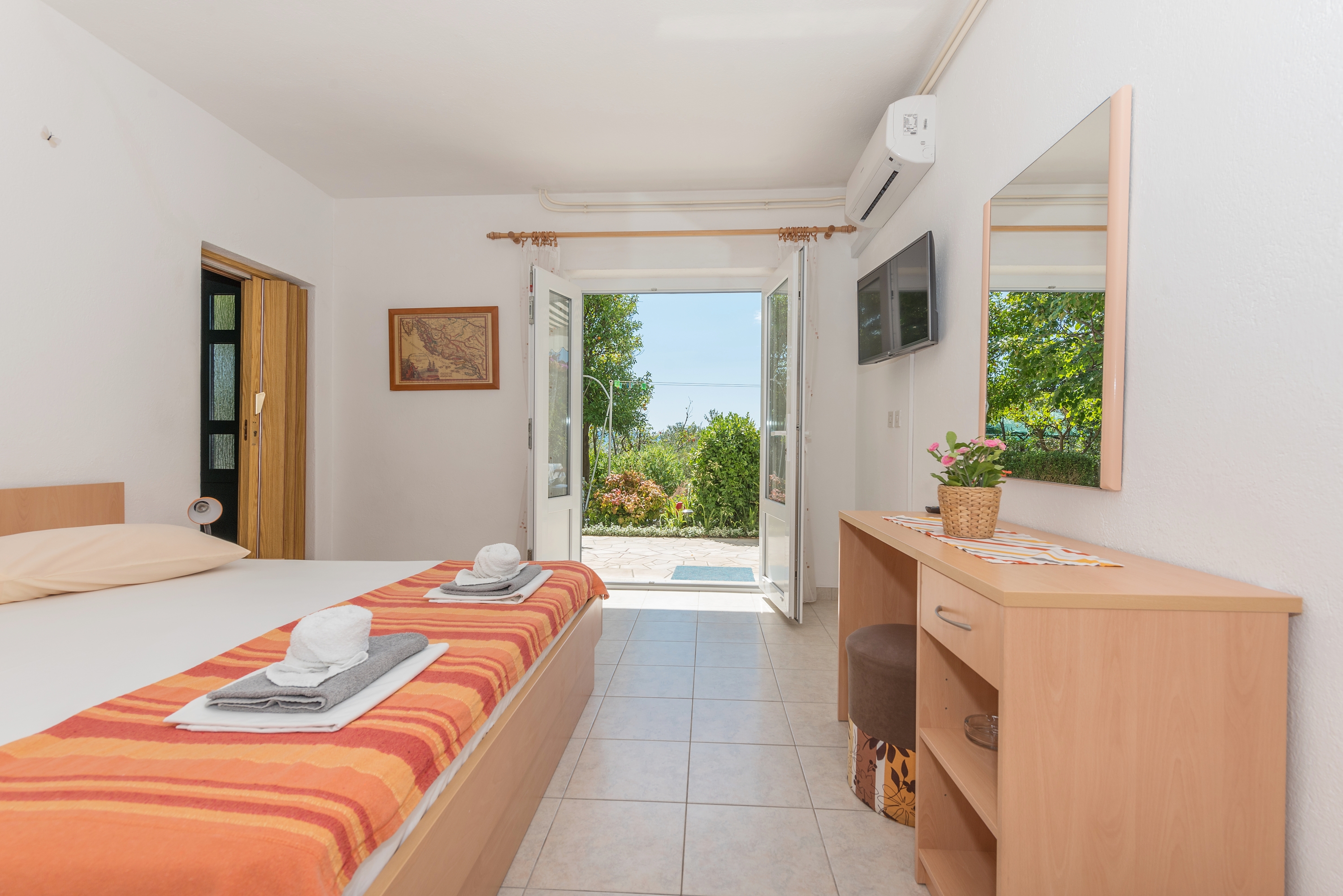 Two bedroom apartment with terrace Brela, Makarska (A-20186-a) Two bedroom apartment with terrace Brela, Makarska (A-20186-a)