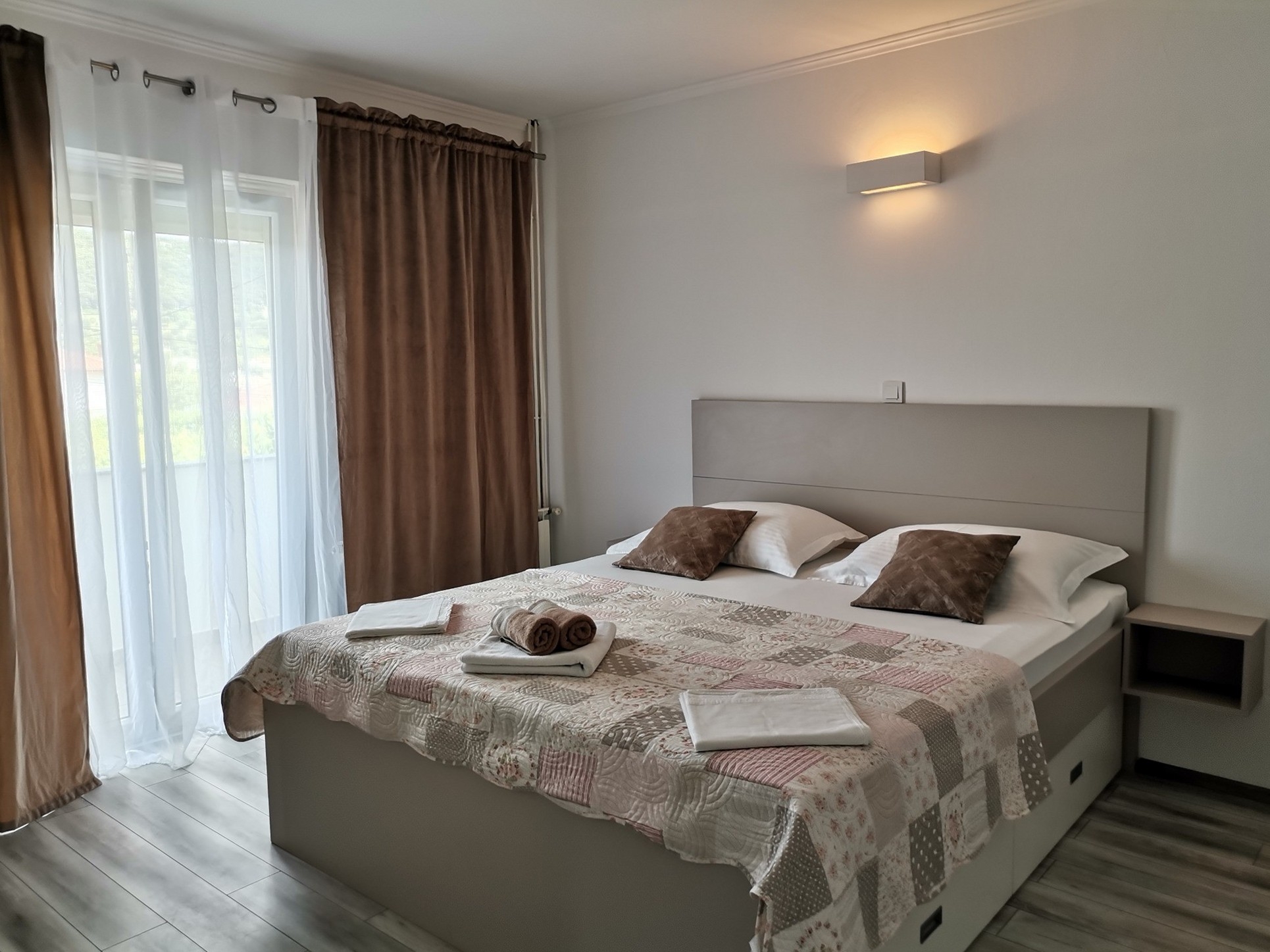 Two bedroom apartment with terrace and sea view Supetarska Draga - Donja, Rab  A-a