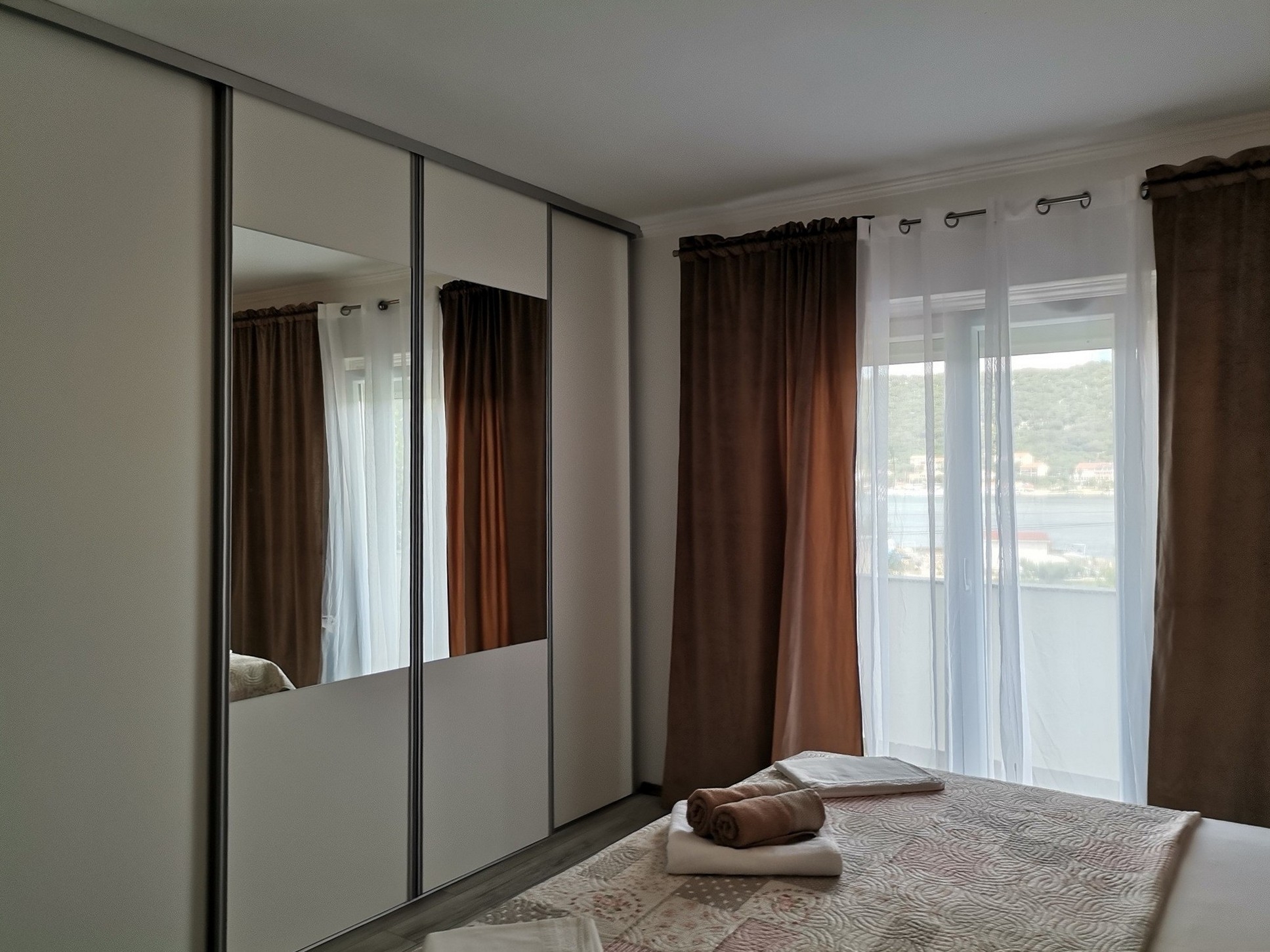 Two bedroom apartment with terrace and sea view Supetarska Draga - Donja, Rab  A-a