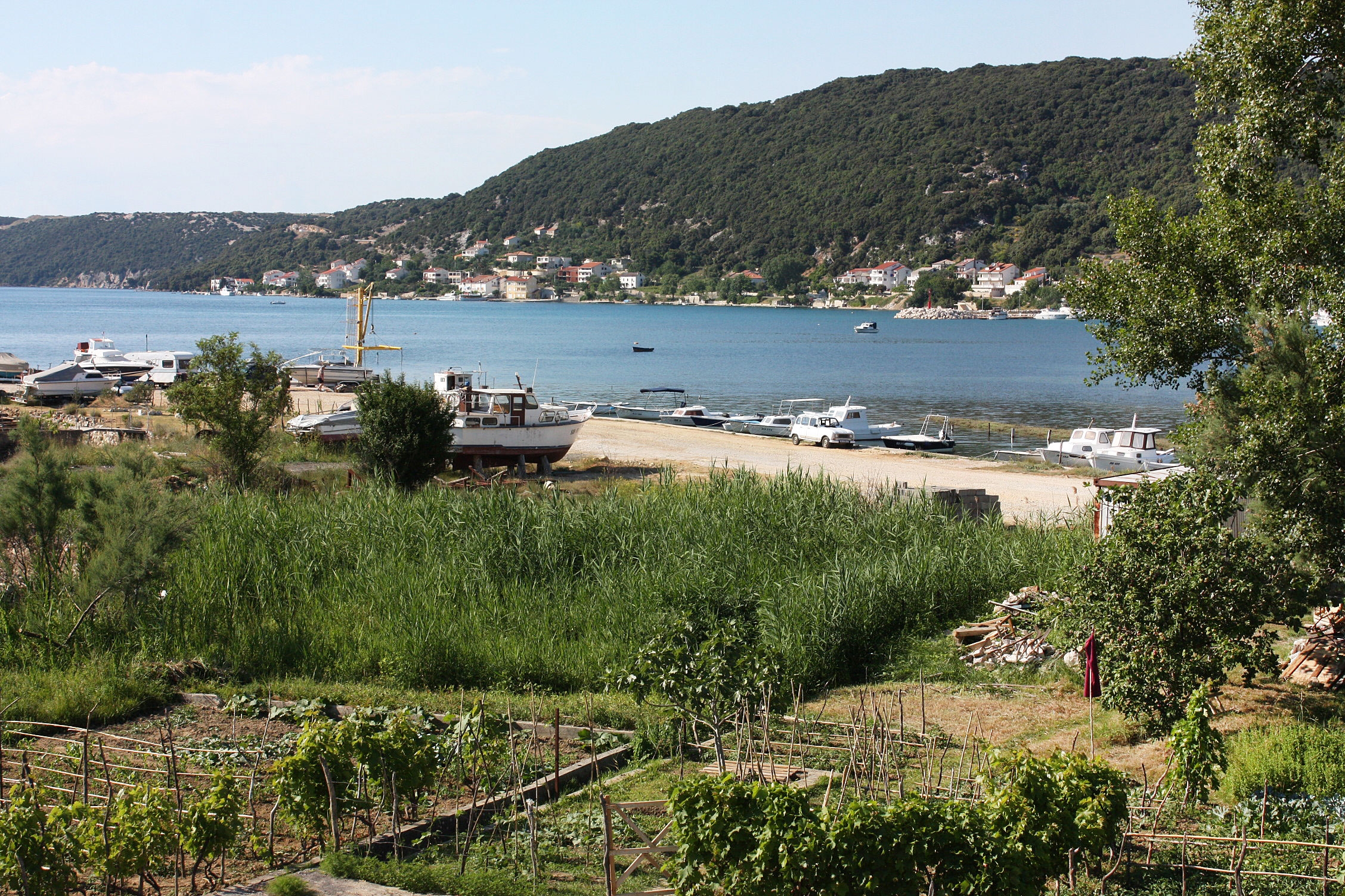 Two bedroom apartment with terrace and sea view Supetarska Draga - Donja, Rab  A-a
