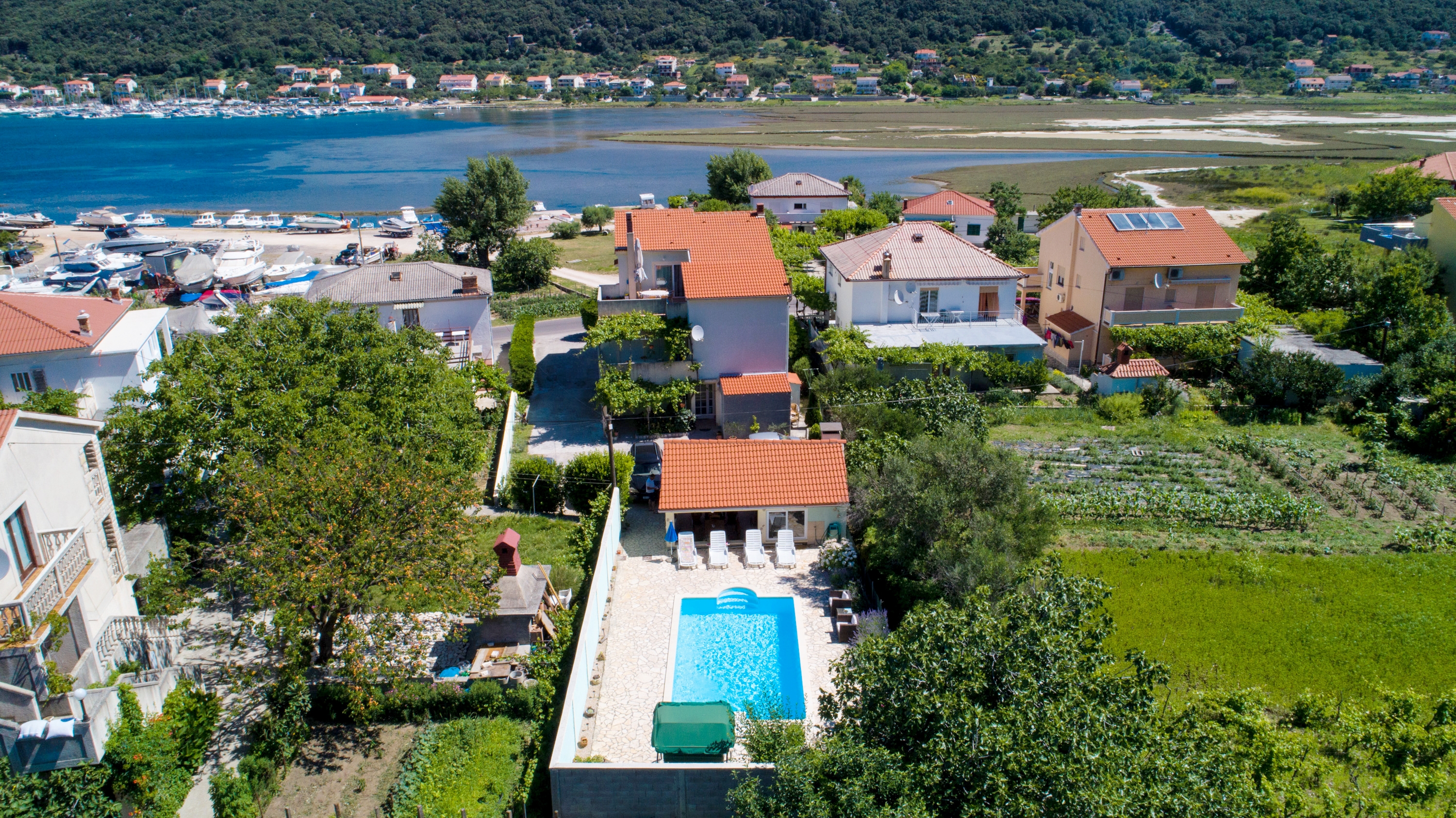 Dvosobni apartman s terasom Supetarska Draga - Donja, Rab  A-b