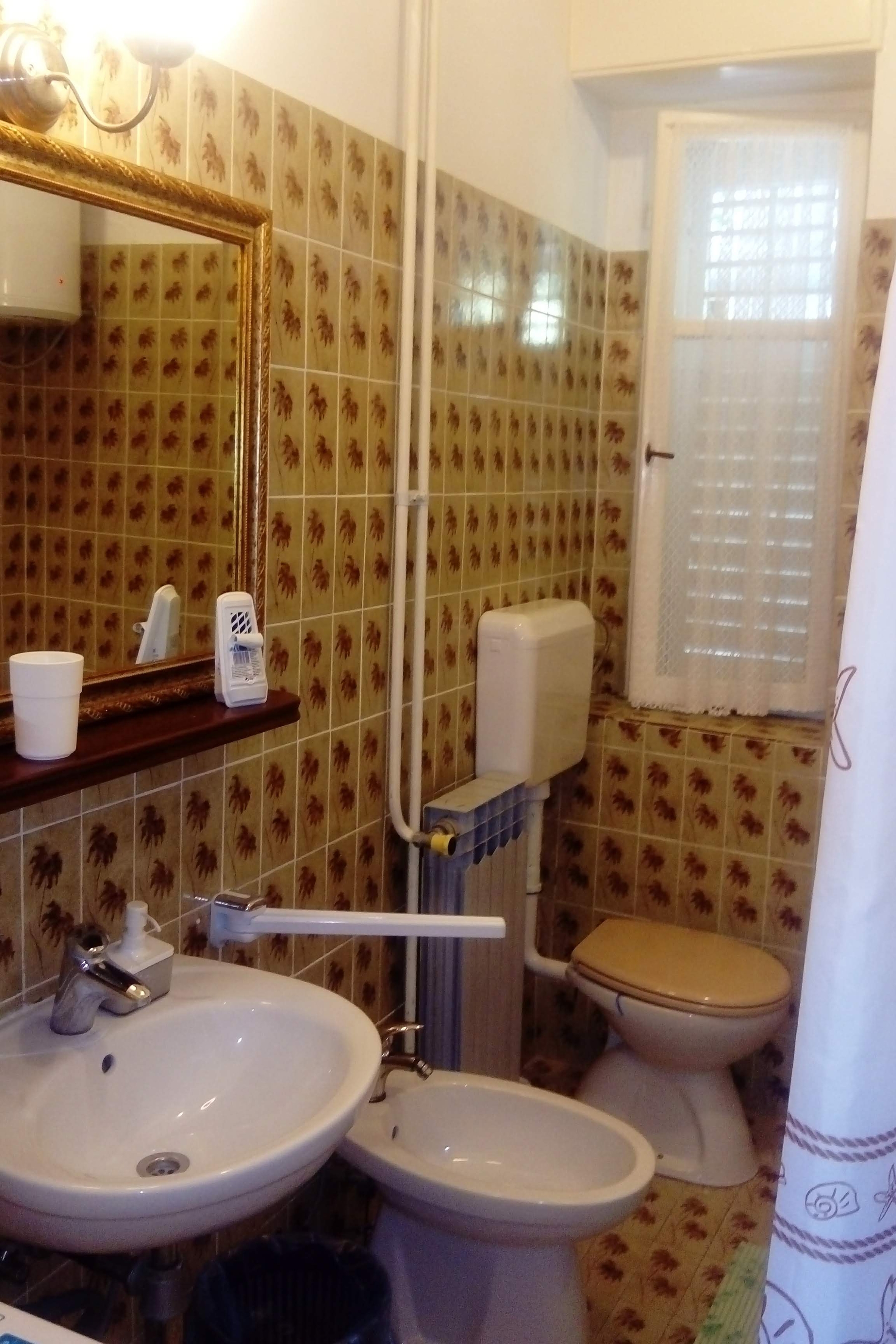 Three bedroom apartment near beach Supetarska Draga - Donja, Rab  A-a