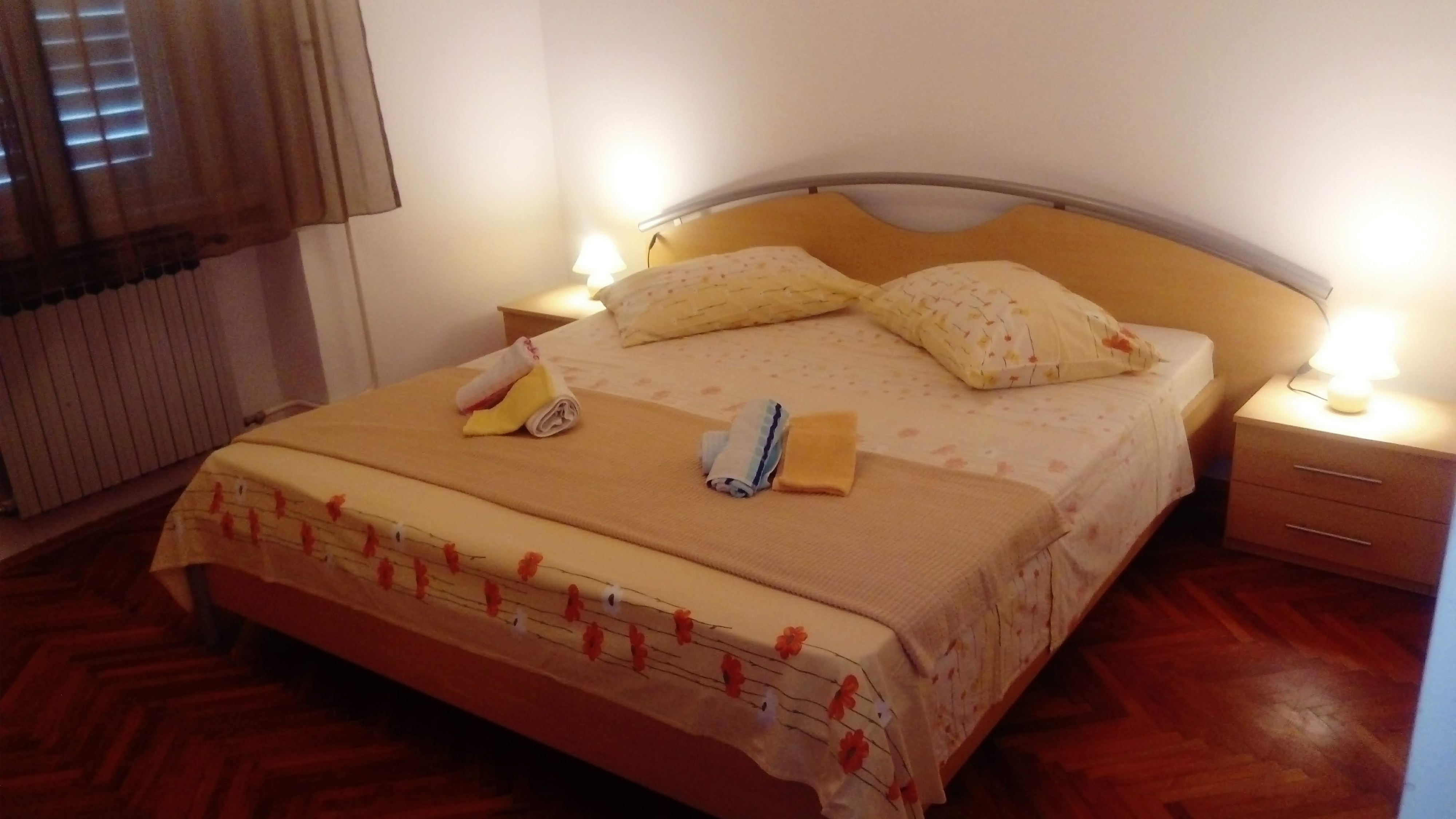 Three bedroom apartment near beach Supetarska Draga - Donja, Rab  A-a