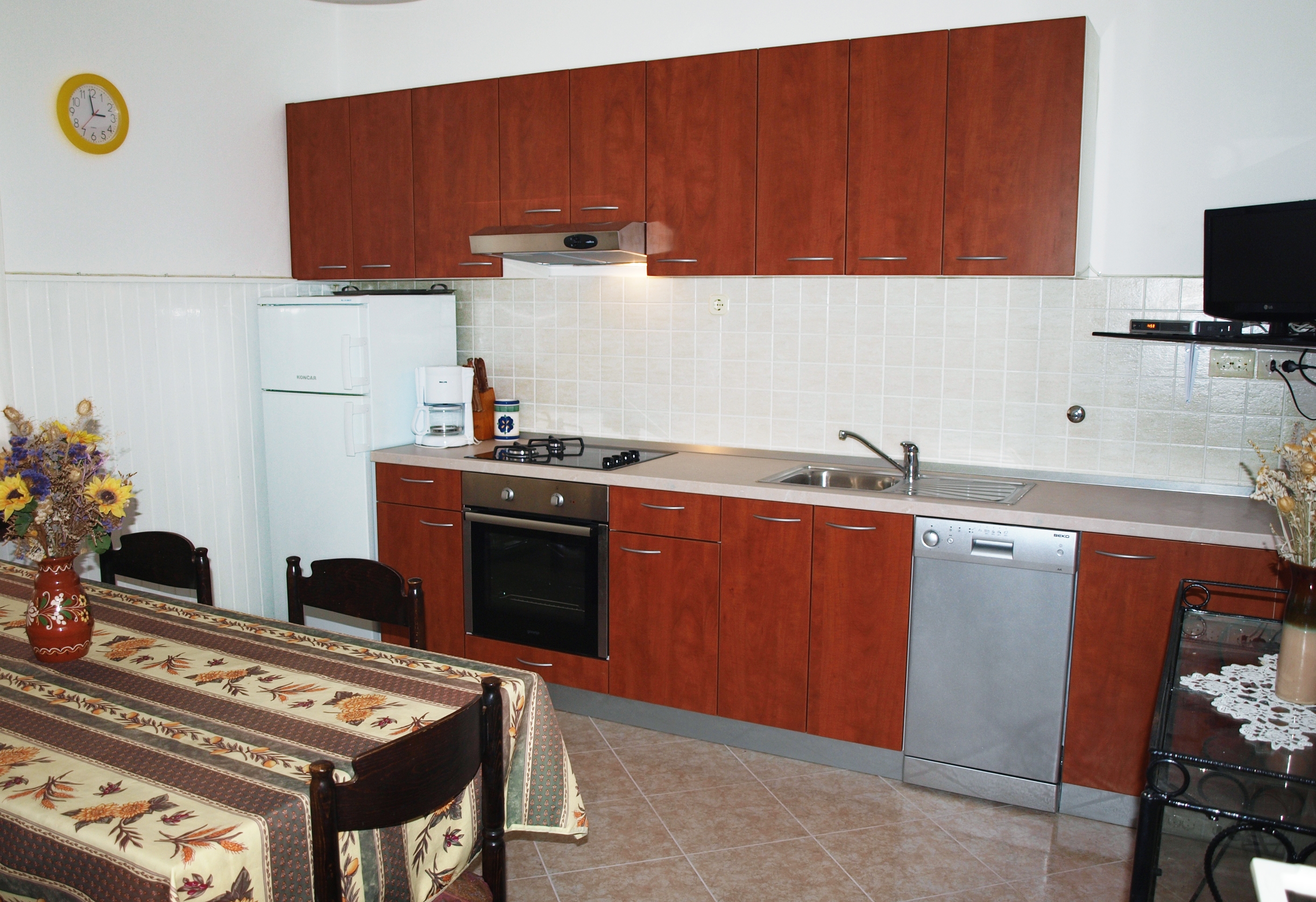 Three bedroom apartment near beach Supetarska Draga - Donja, Rab  A-a