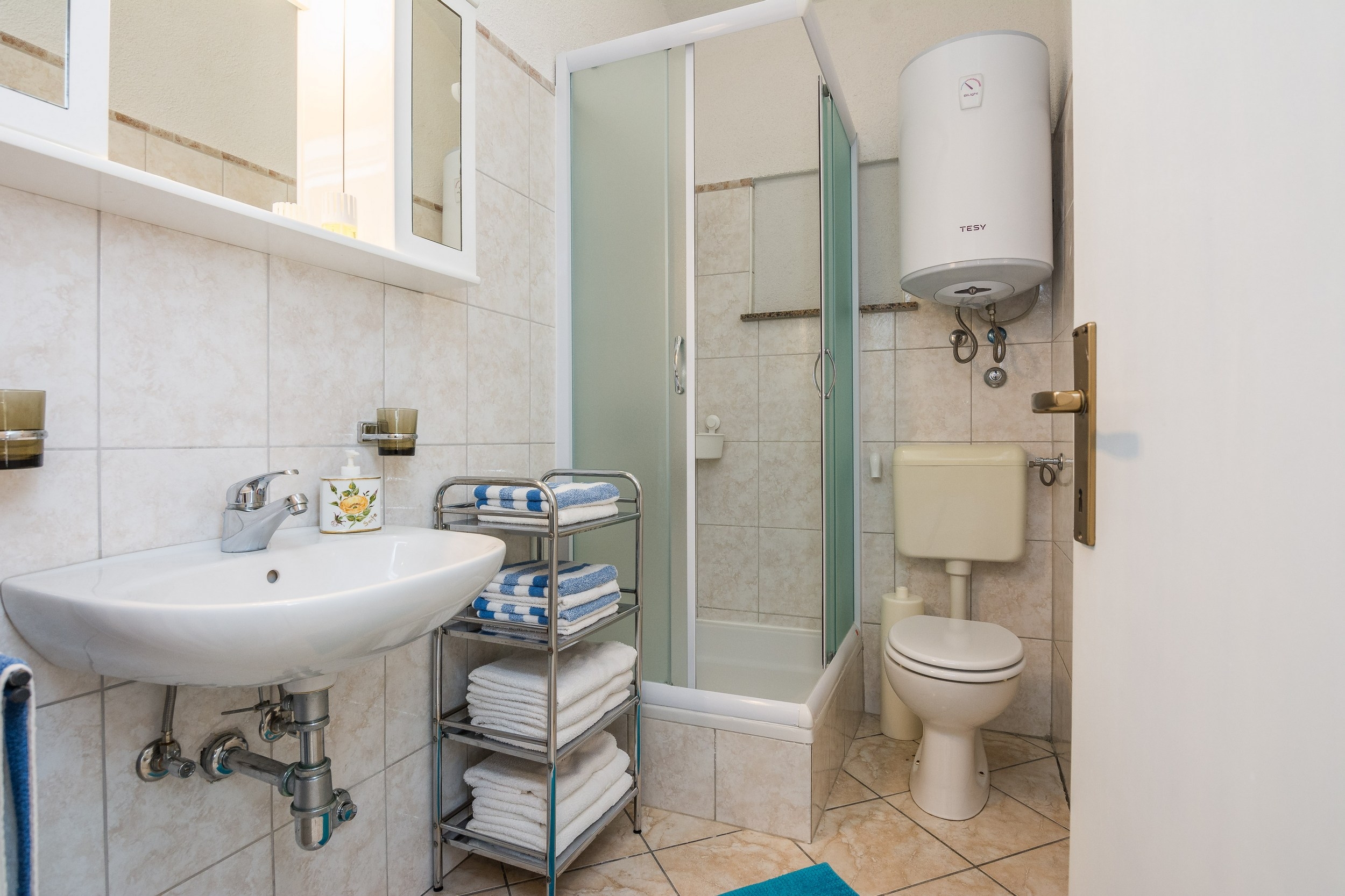 Two bedroom apartment near beach Vir - Lozice, Vir  A-a