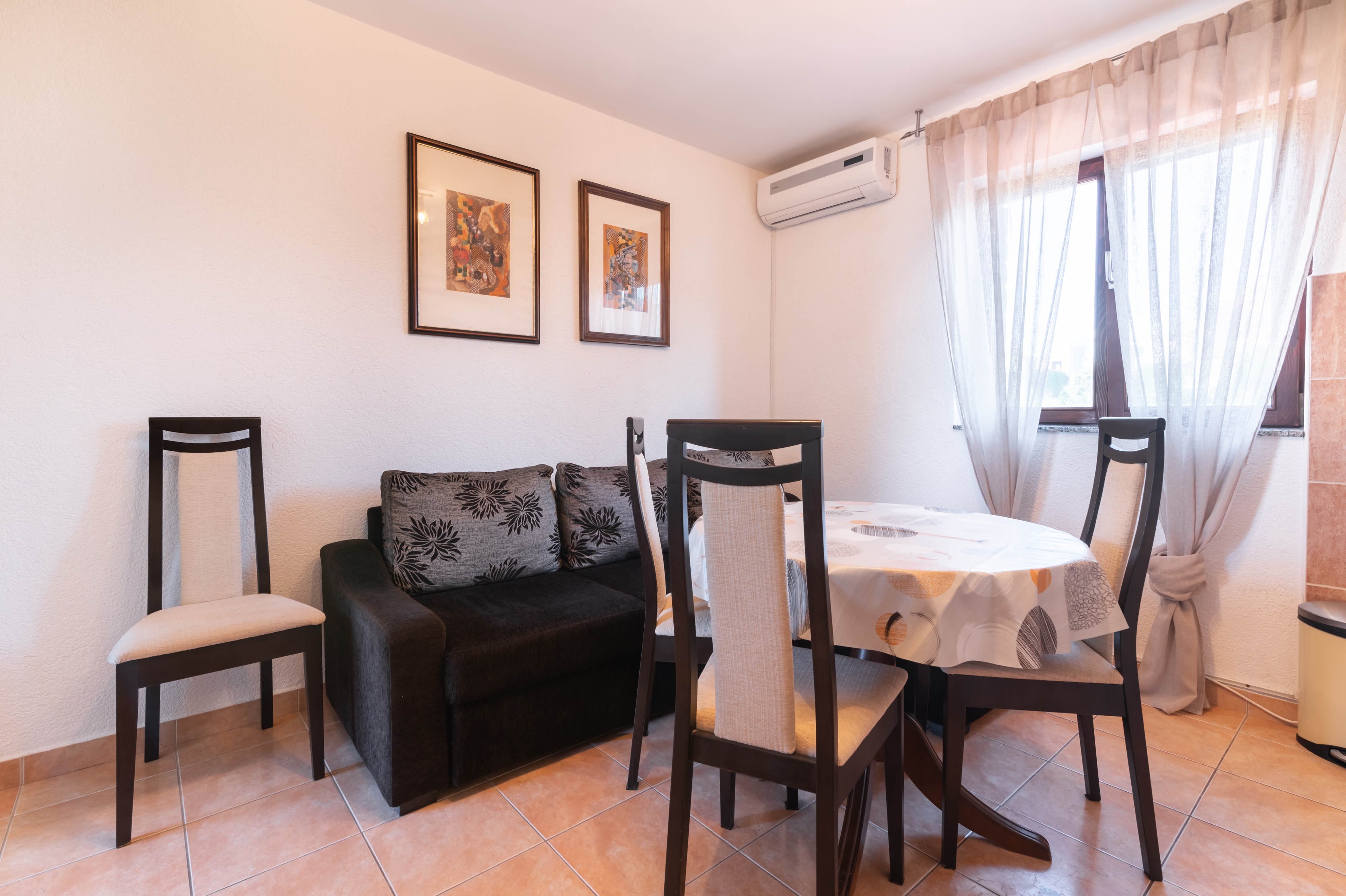 Three bedroom apartment near beach Preko, Ugljan (A-20210-a) Three bedroom apartment near beach Preko, Ugljan (A-20210-a)