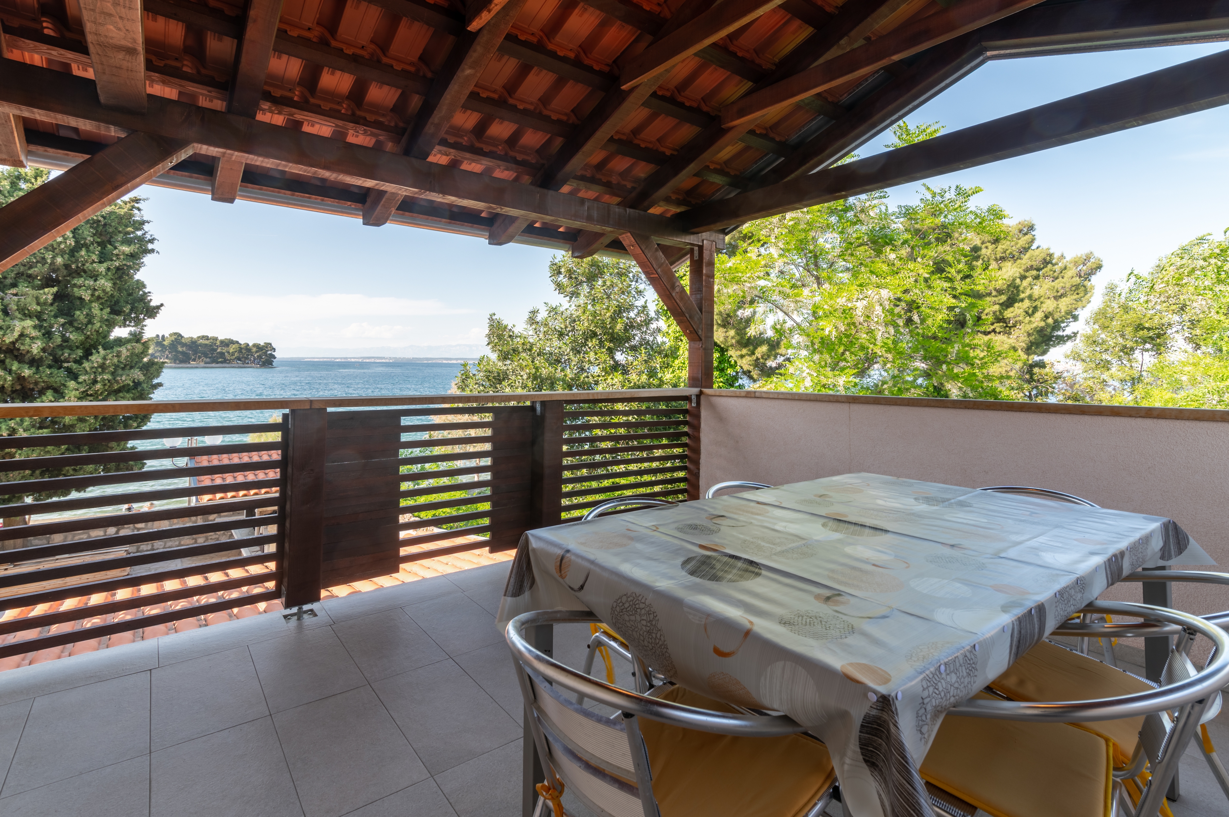 Three bedroom apartment near beach Preko, Ugljan (A-20210-a) Three bedroom apartment near beach Preko, Ugljan (A-20210-a)