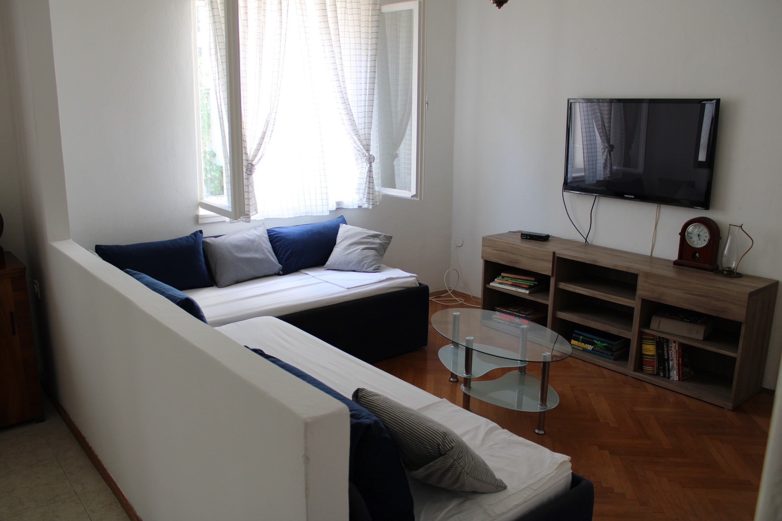 One bedroom apartment with terrace Supetar, Brač (A-20219-b) One bedroom apartment with terrace Supetar, Brač (A-20219-b)