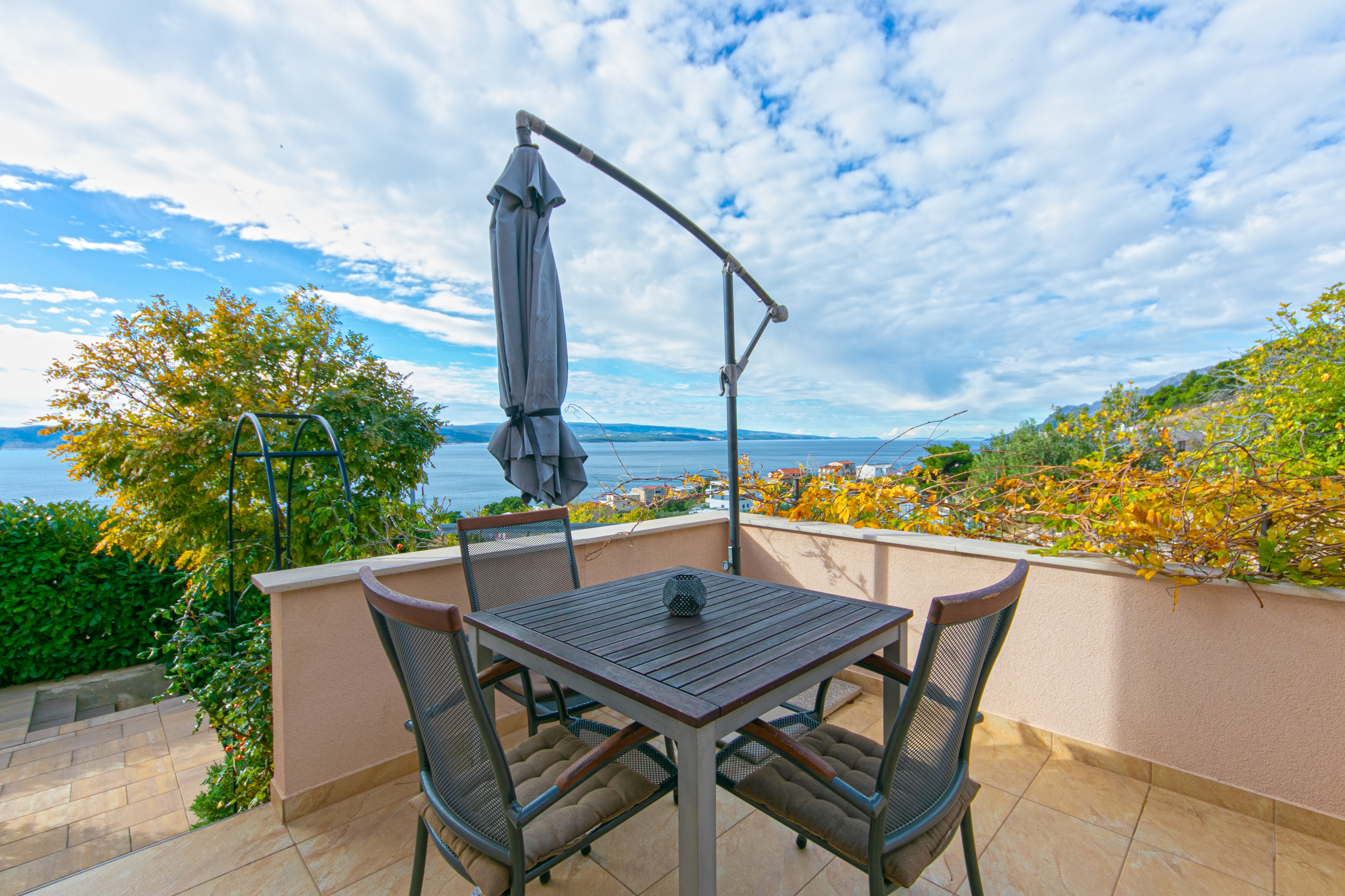 One bedroom apartment with terrace and sea view Brela, Makarska  A-a