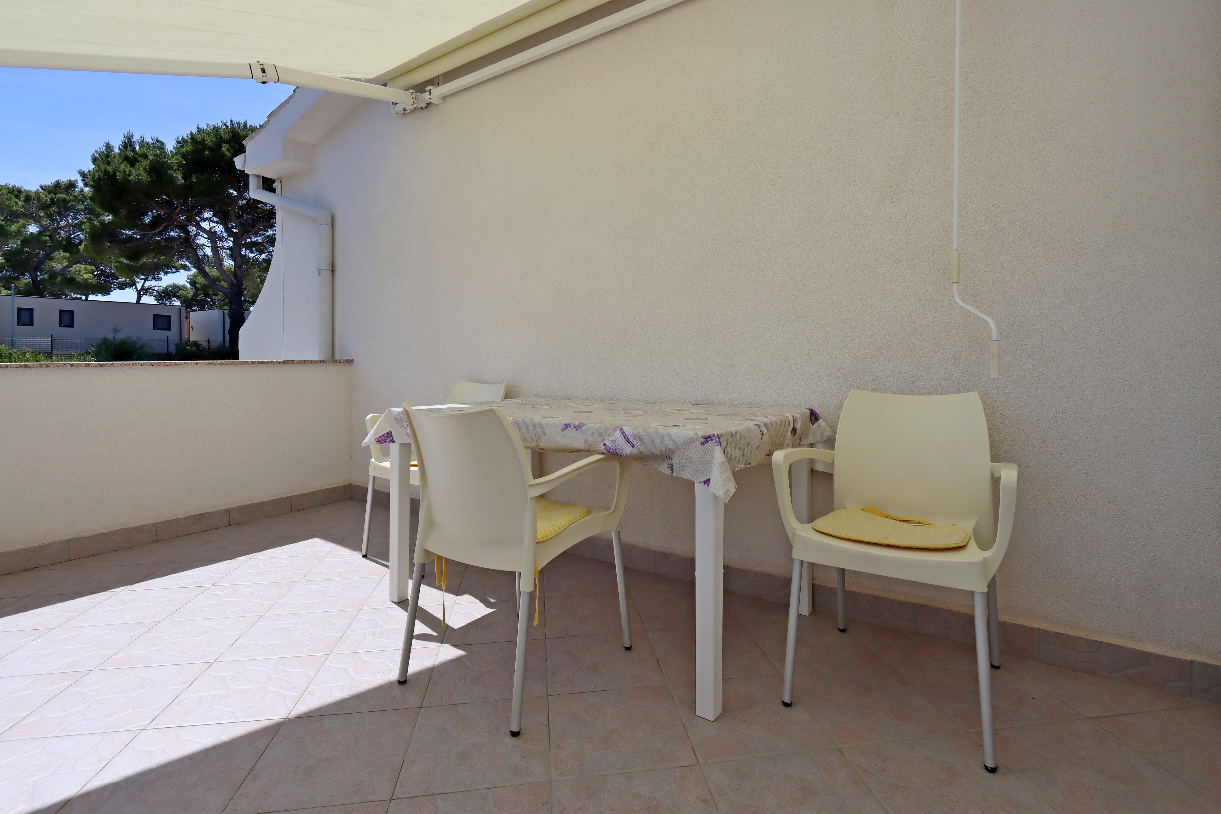 One bedroom apartment with terrace and sea view Rab  A-d