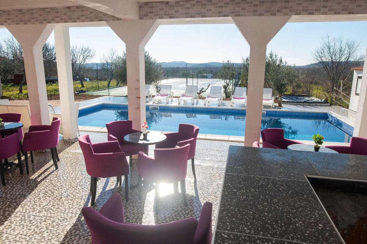 Comfortable and spacious house with terrace and sea view Čista Velika, Vodice (K-20227) Comfortable and spacious house with terrace and sea view Čista Velika, Vodice (K-20227)