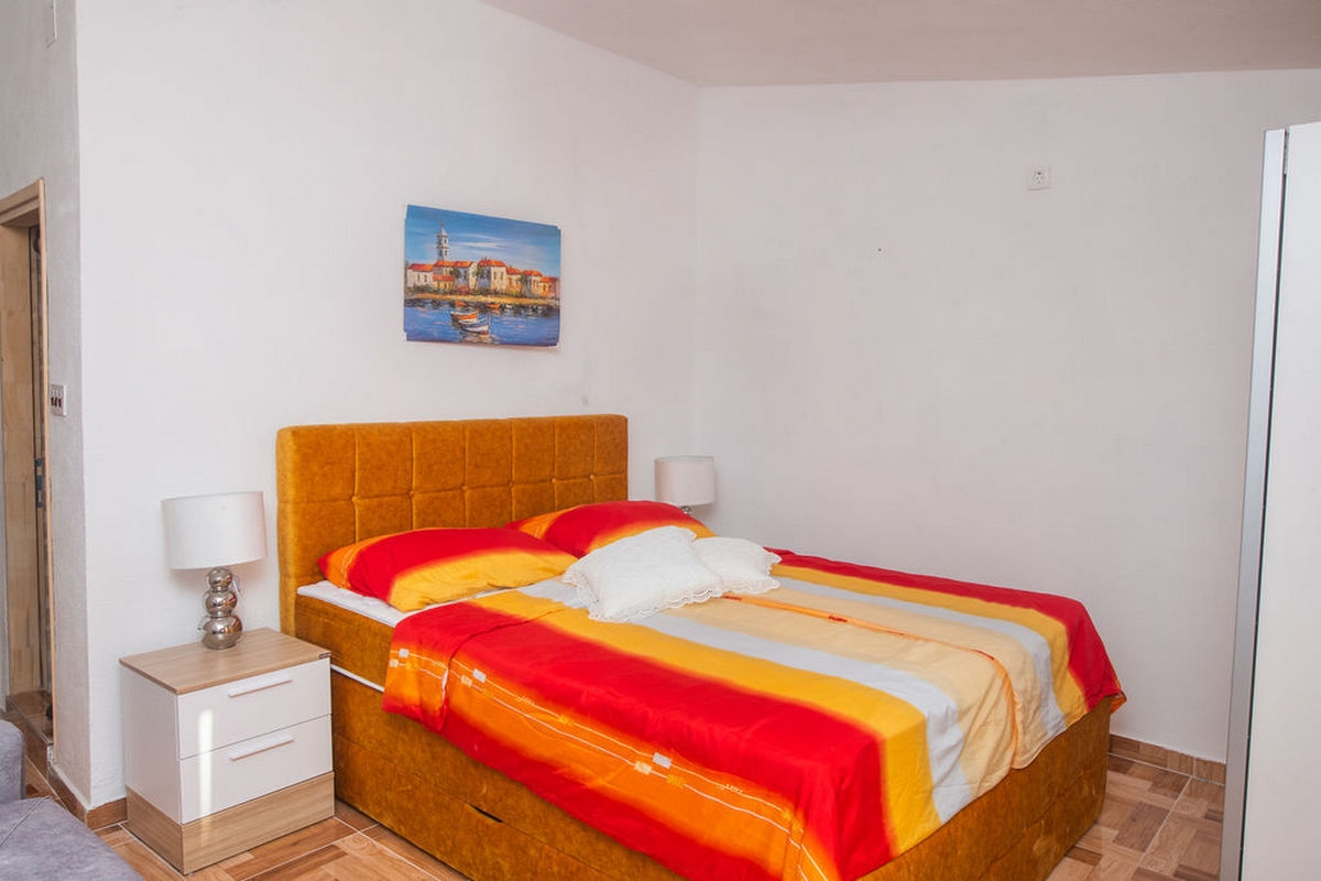 Comfortable and spacious house with terrace and sea view Čista Velika, Vodice  K