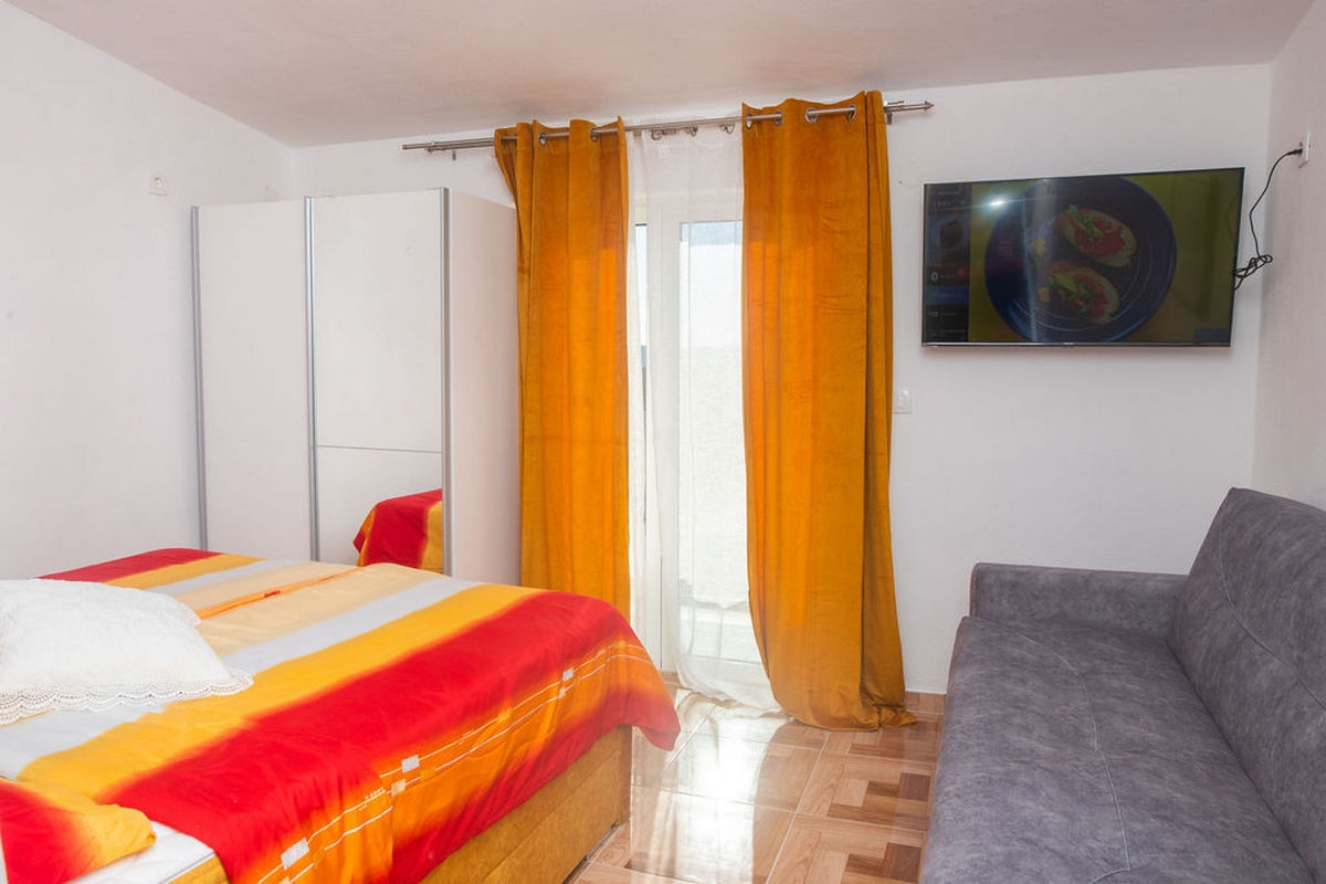 Comfortable and spacious house with terrace and sea view Čista Velika, Vodice  K
