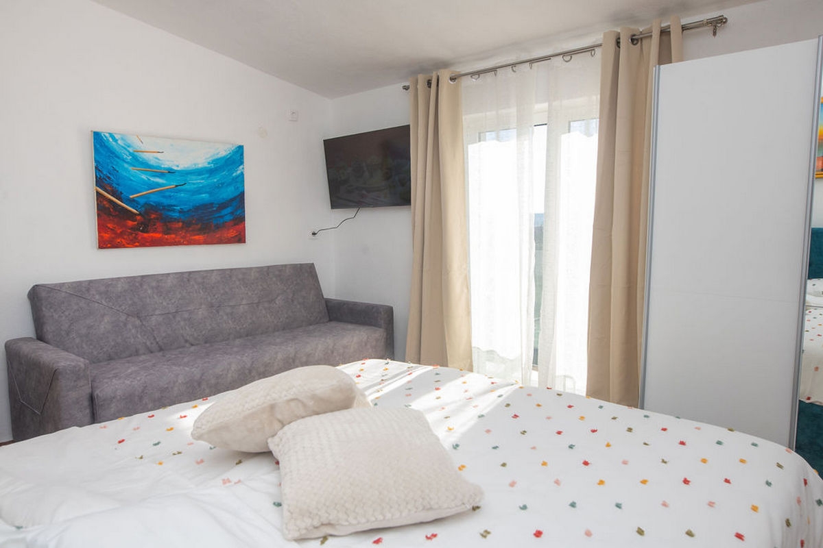 Comfortable and spacious house with terrace and sea view Čista Velika, Vodice  K