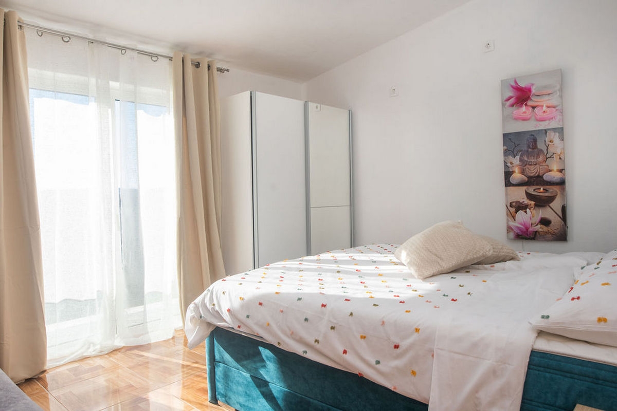 Comfortable and spacious house with terrace and sea view Čista Velika, Vodice  K