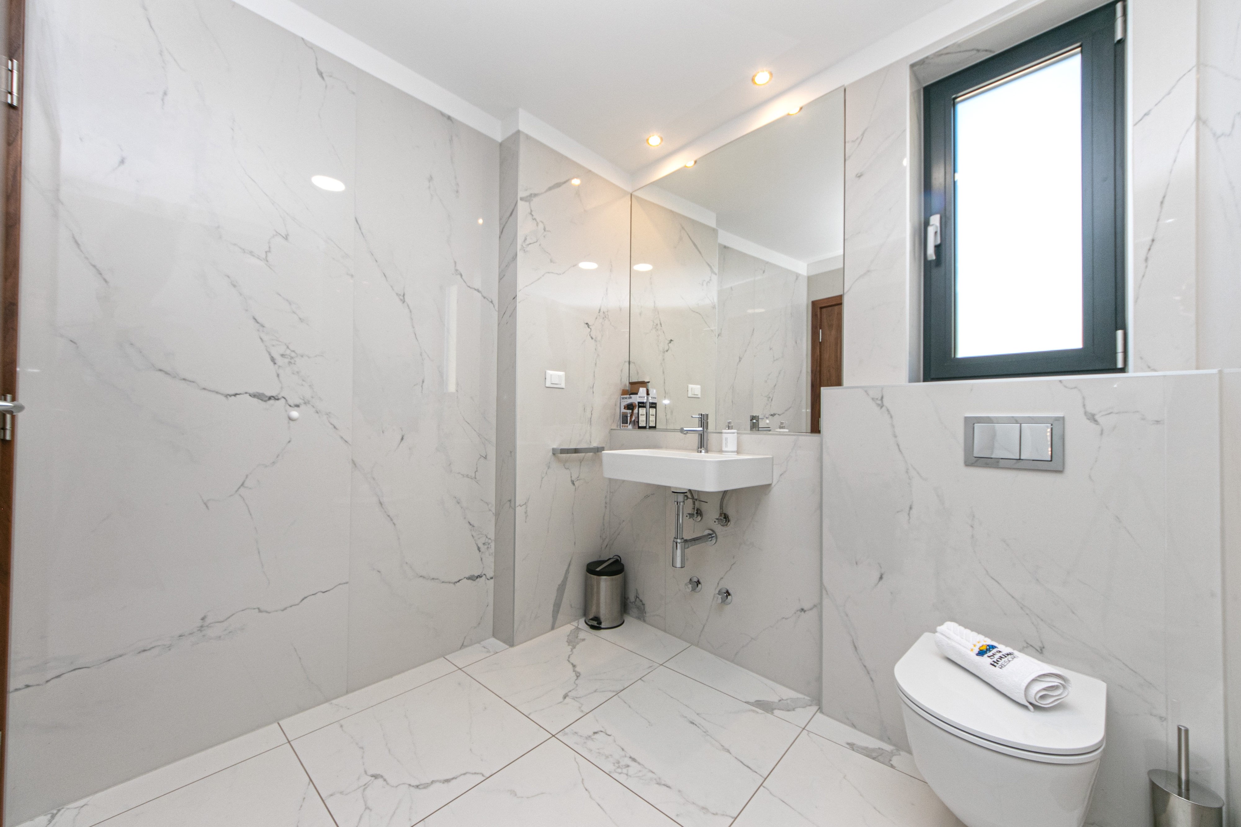 One bedroom apartment with terrace and sea view Brela, Makarska  A-d