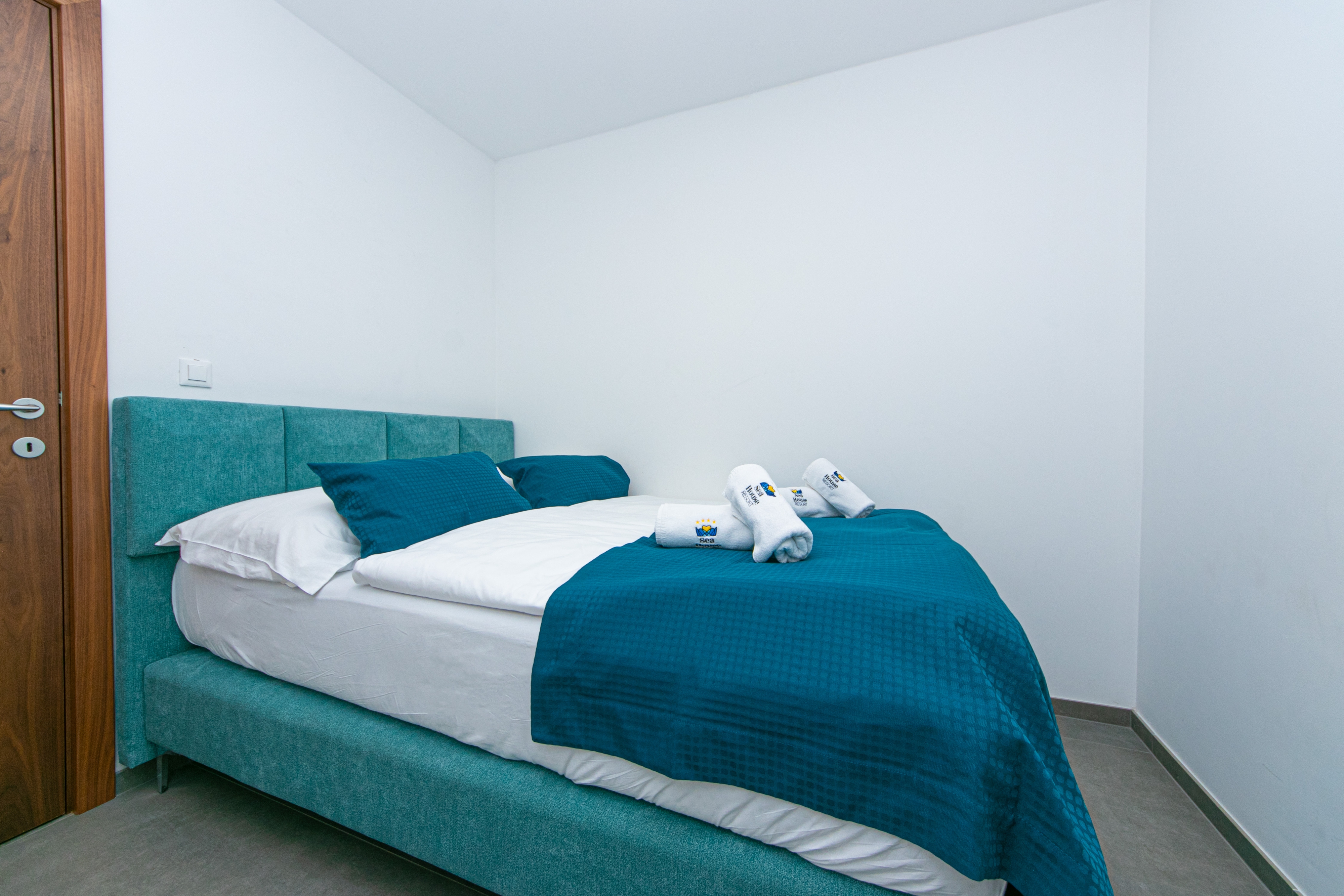 Two bedroom apartment with terrace and sea view Brela, Makarska  A-e