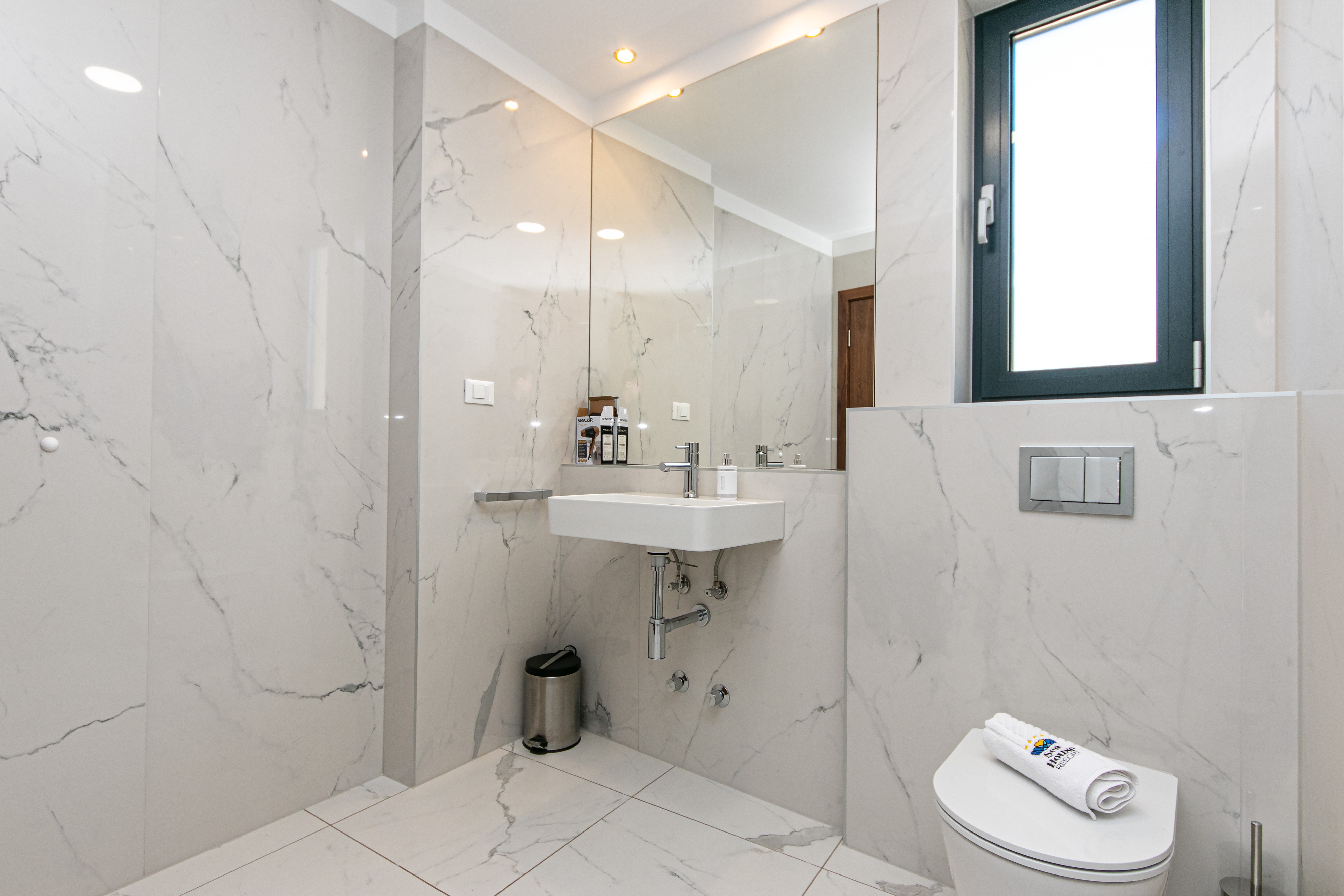 One bedroom apartment with terrace and sea view Brela, Makarska  A-f