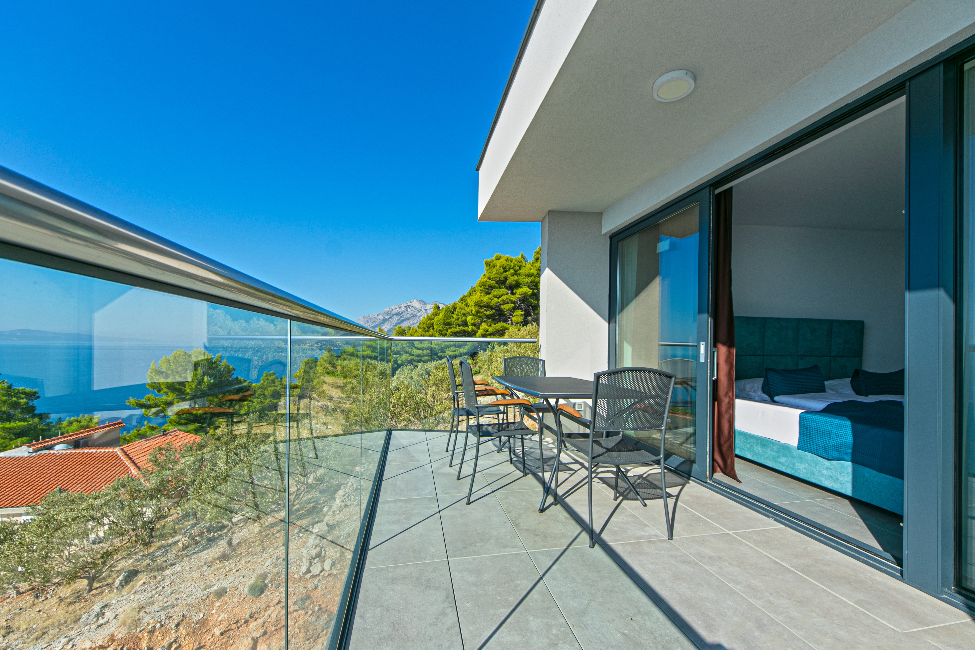 One bedroom apartment with terrace and sea view Brela, Makarska  A-f