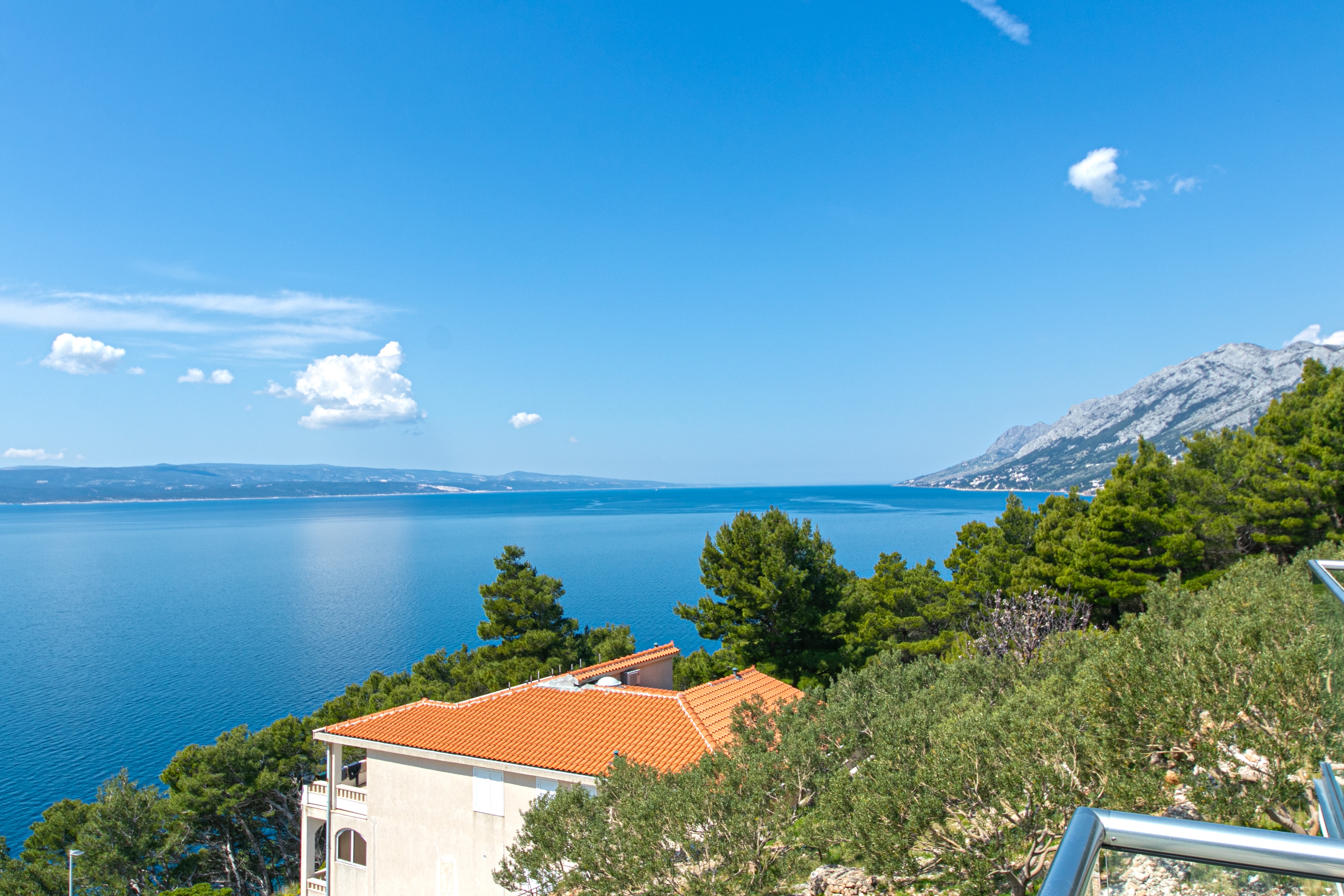One bedroom apartment with terrace and sea view Brela, Makarska  A-f