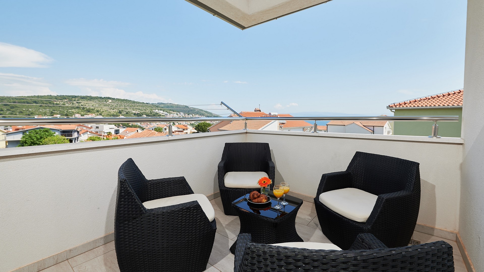 One bedroom apartment with terrace and sea view Mavarštica, Čiovo  A-a
