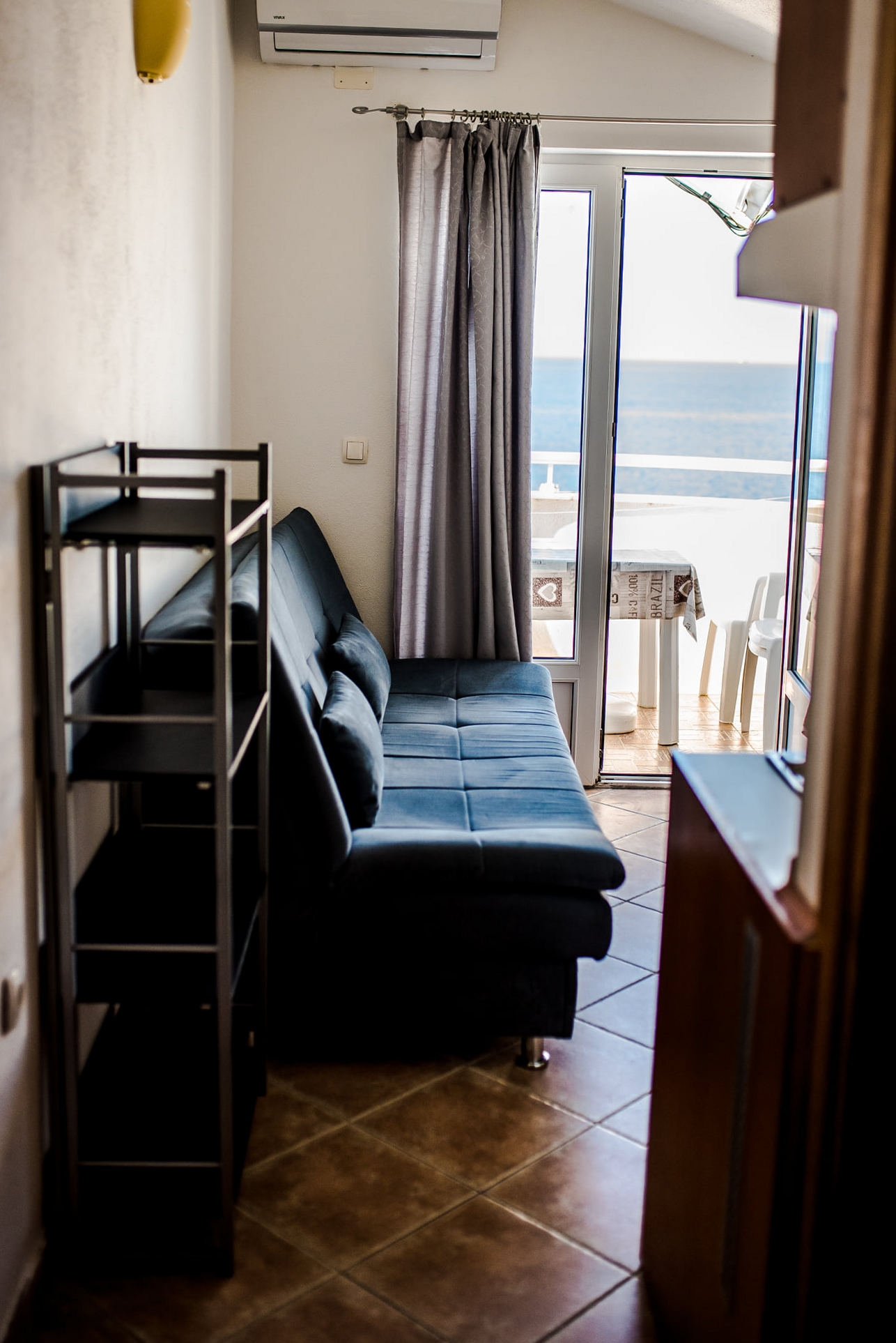 One bedroom apartment near beach Drašnice, Makarska (A-20243-e)