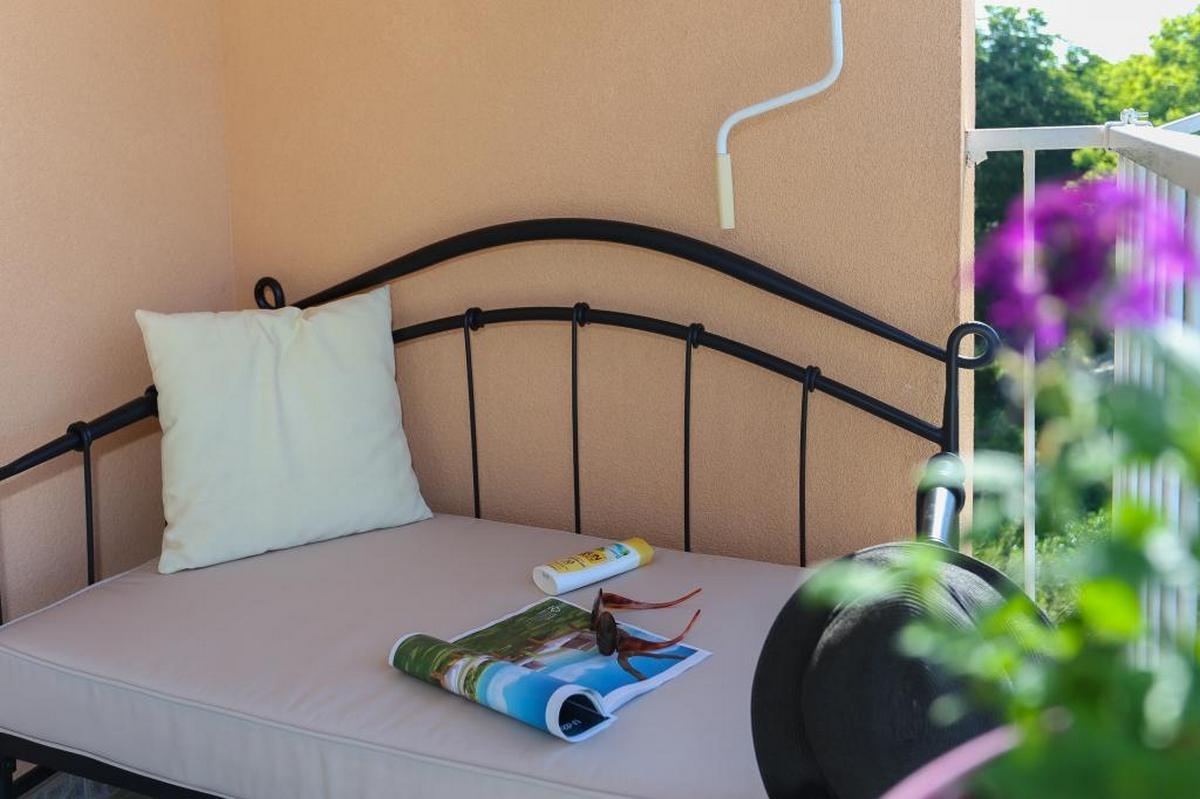 Three bedroom apartment with balcony and sea view Kaštel Gomilica, Kaštela  A-a
